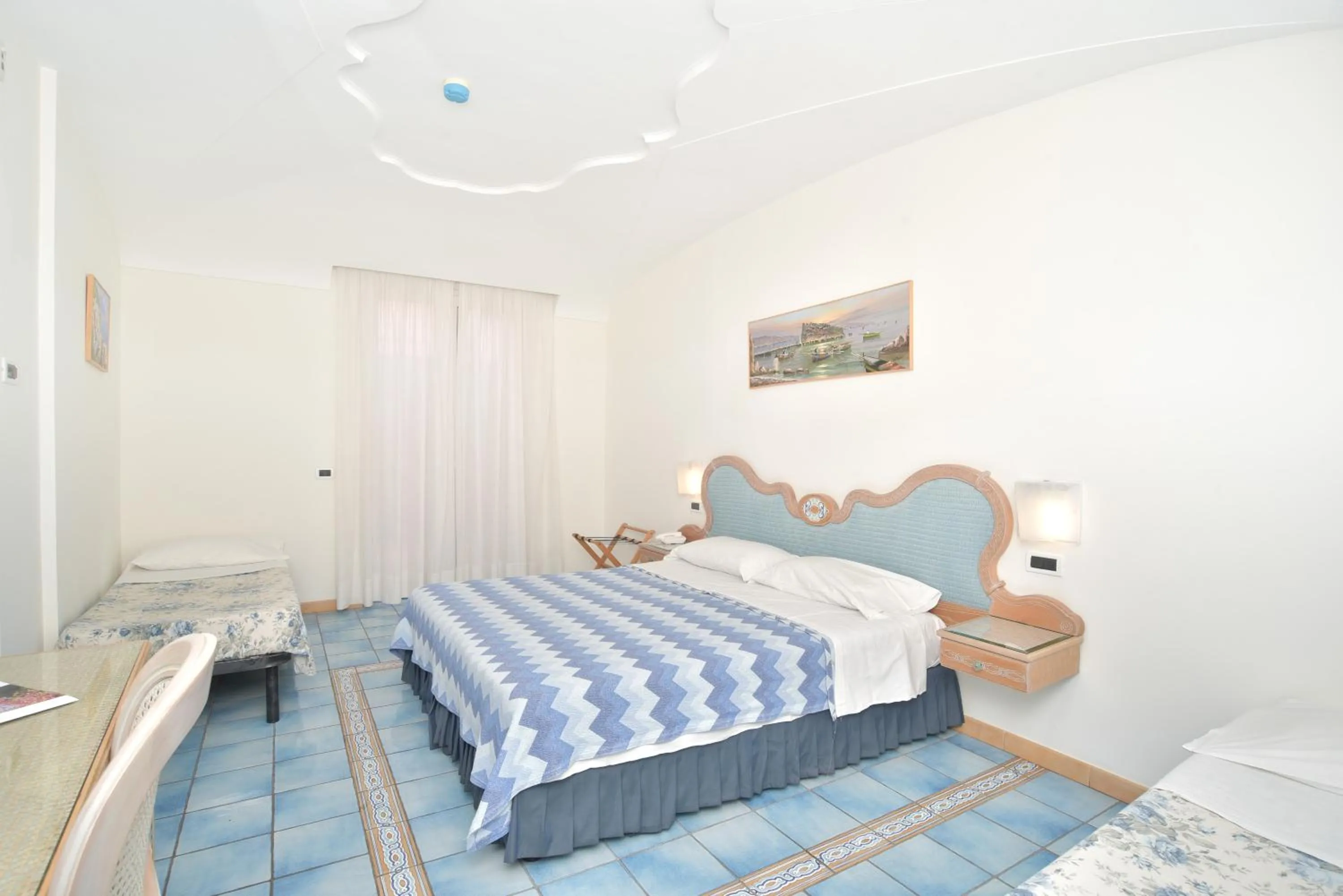 Bed in Albergo Italia - Beach Hotel