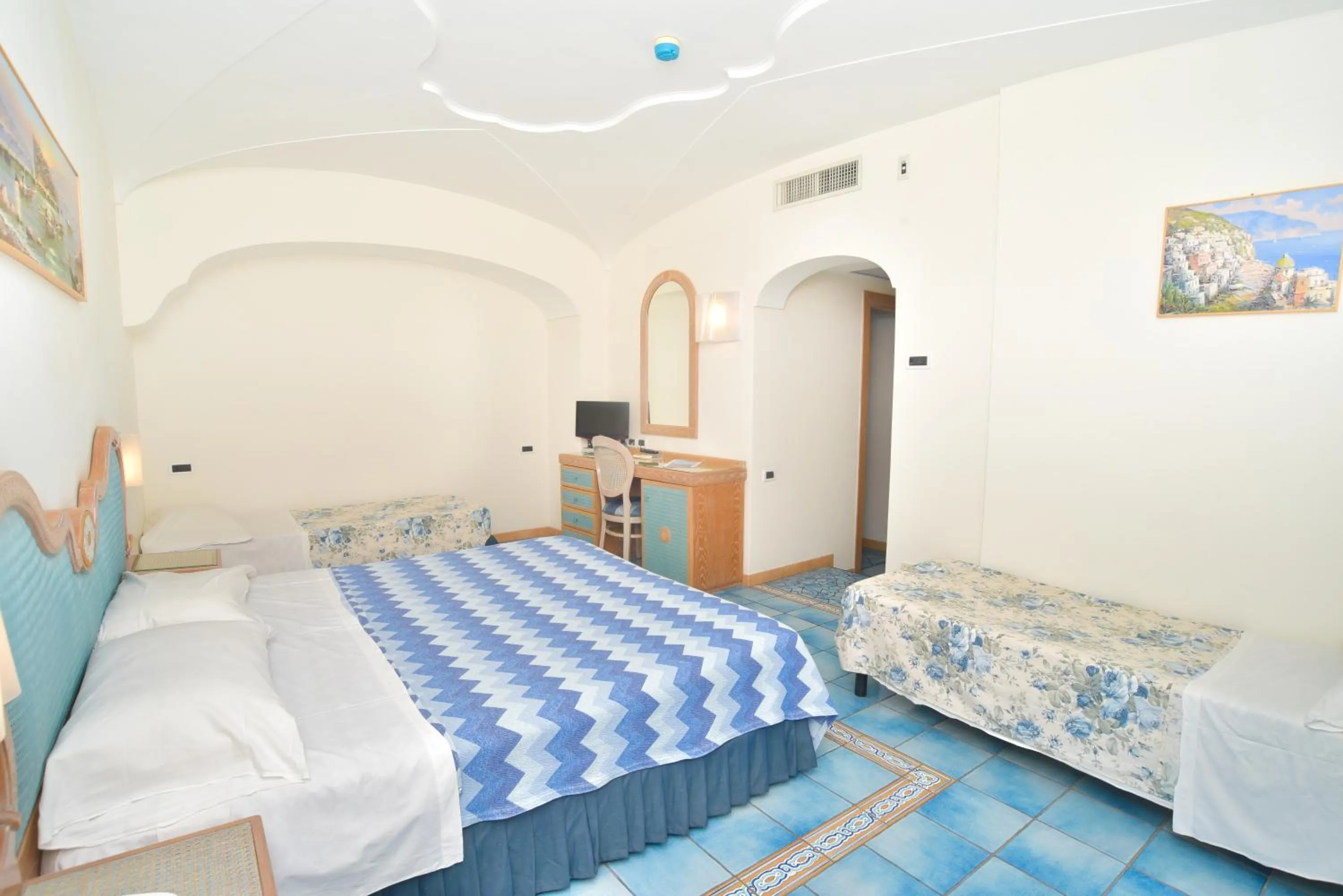 Bedroom, Bed in Albergo Italia - Beach Hotel