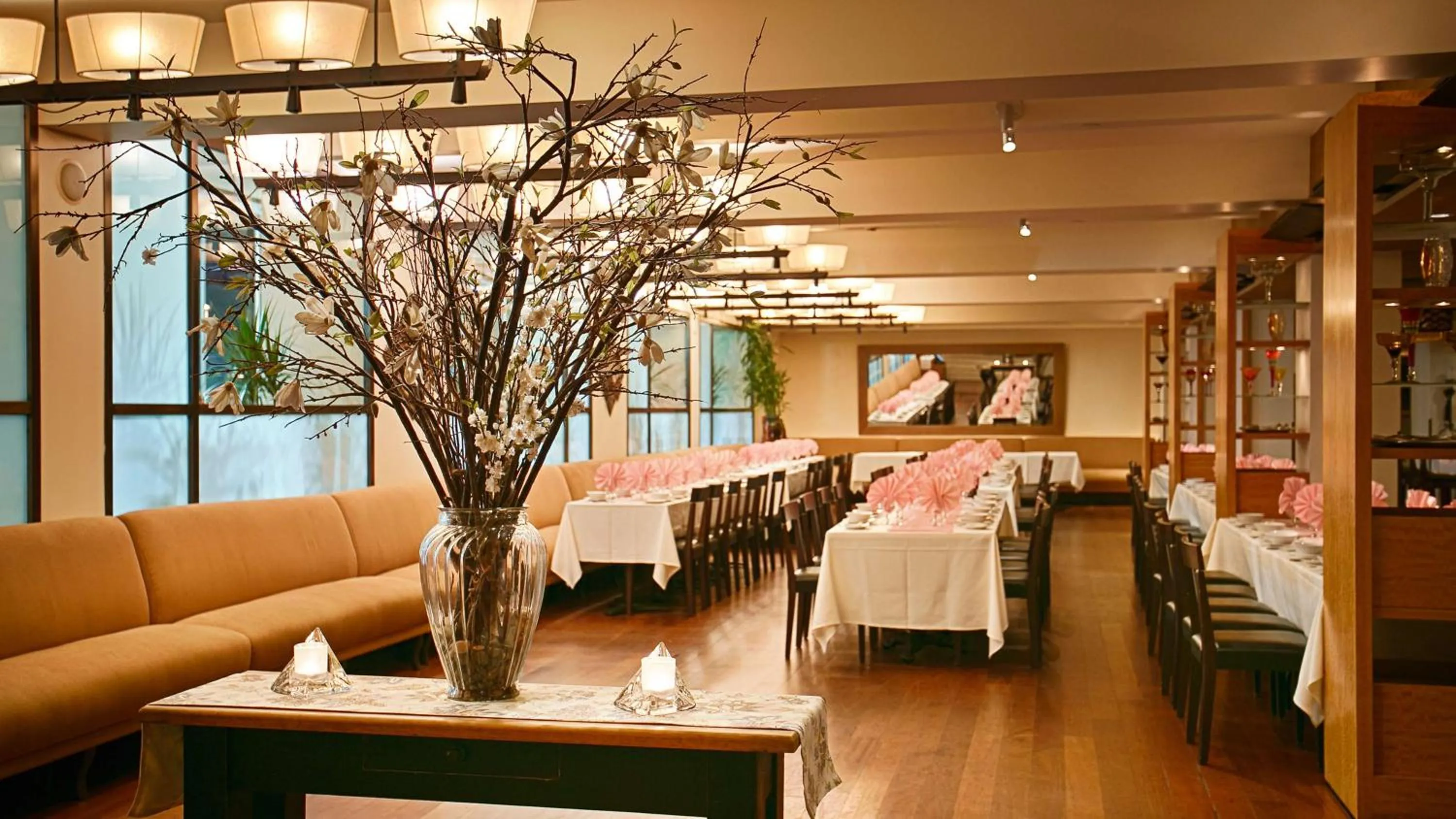 Restaurant/places to eat in Robert Treat Hotel