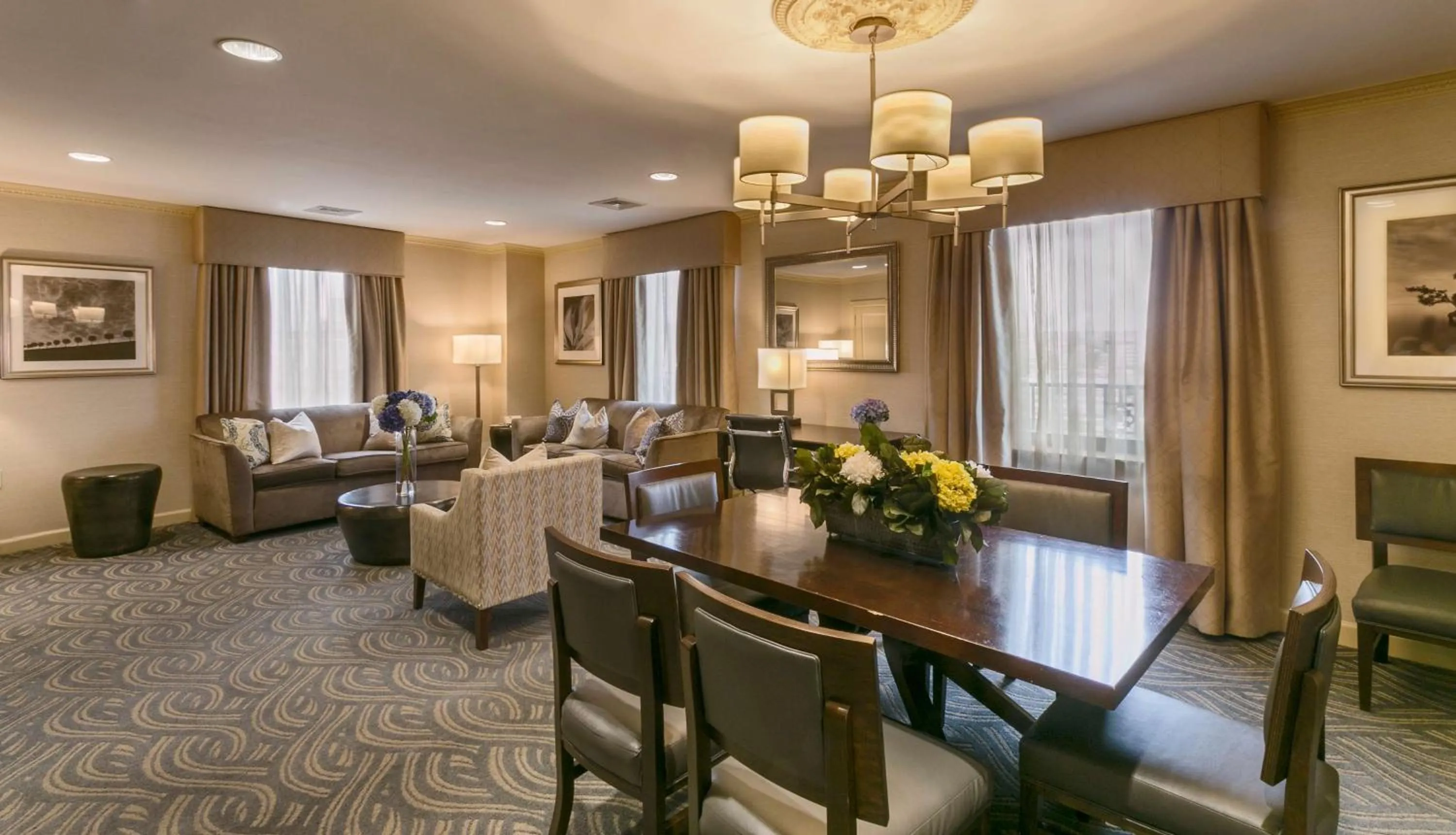 Photo of the whole room in Robert Treat Hotel