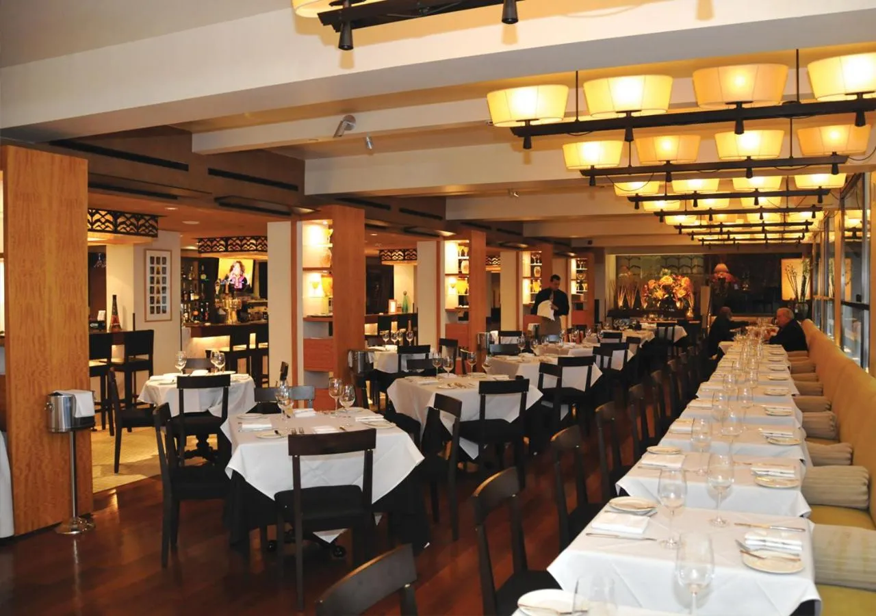 Restaurant/places to eat in Robert Treat Hotel