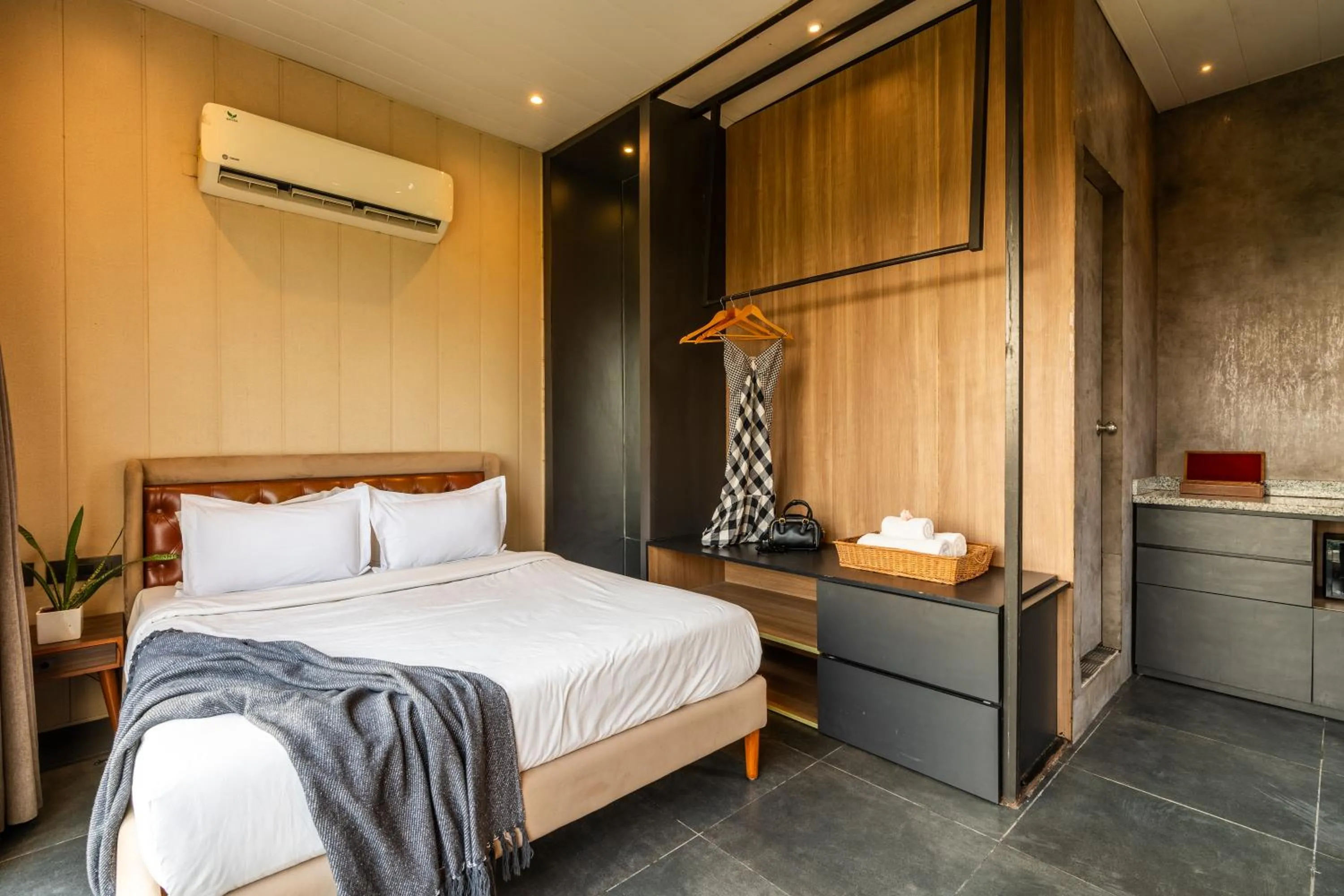 wardrobe, Bed in Minimalist One Hauz Khas Village