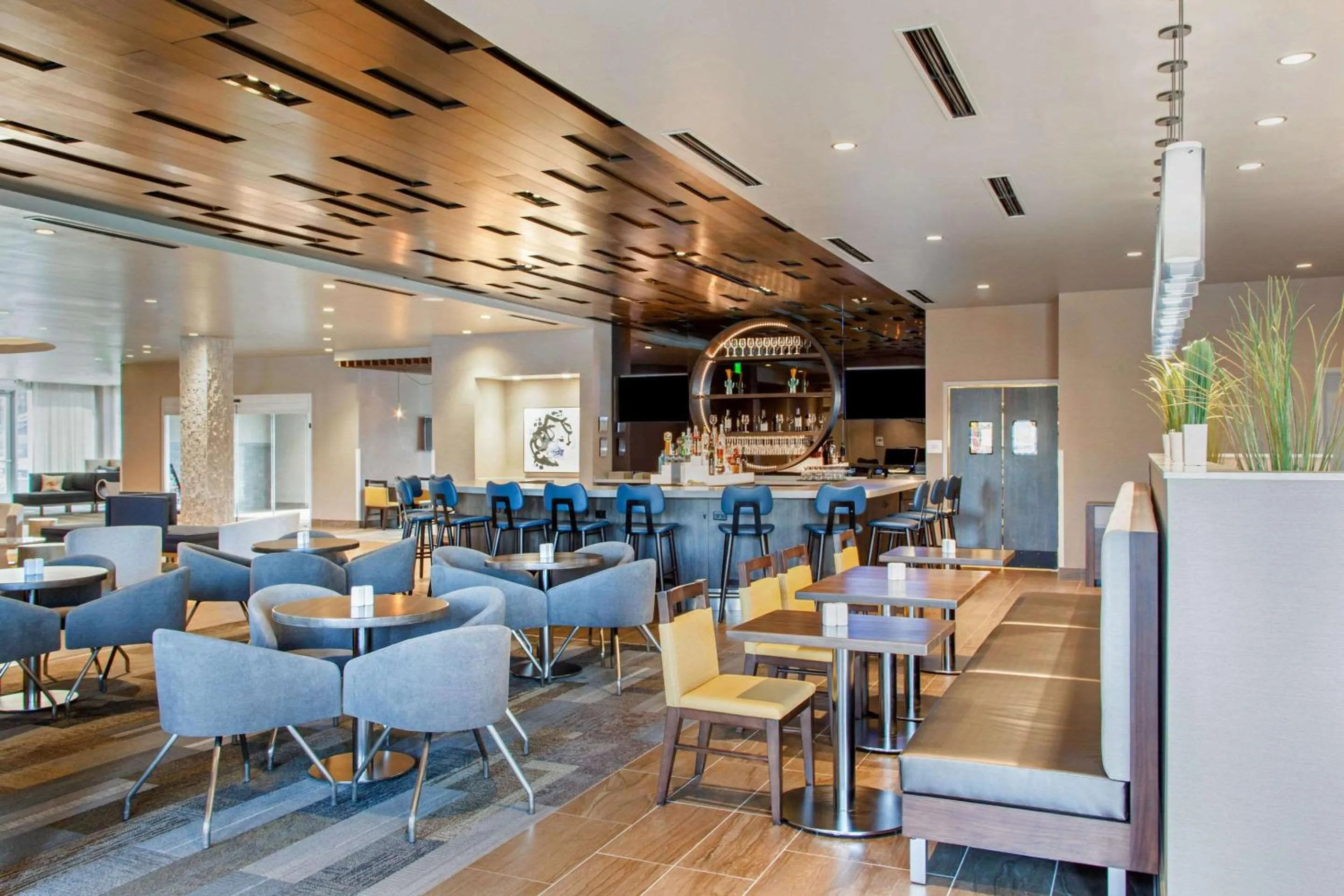 Restaurant/places to eat in Cambria Hotel Phoenix Chandler - Fashion Center