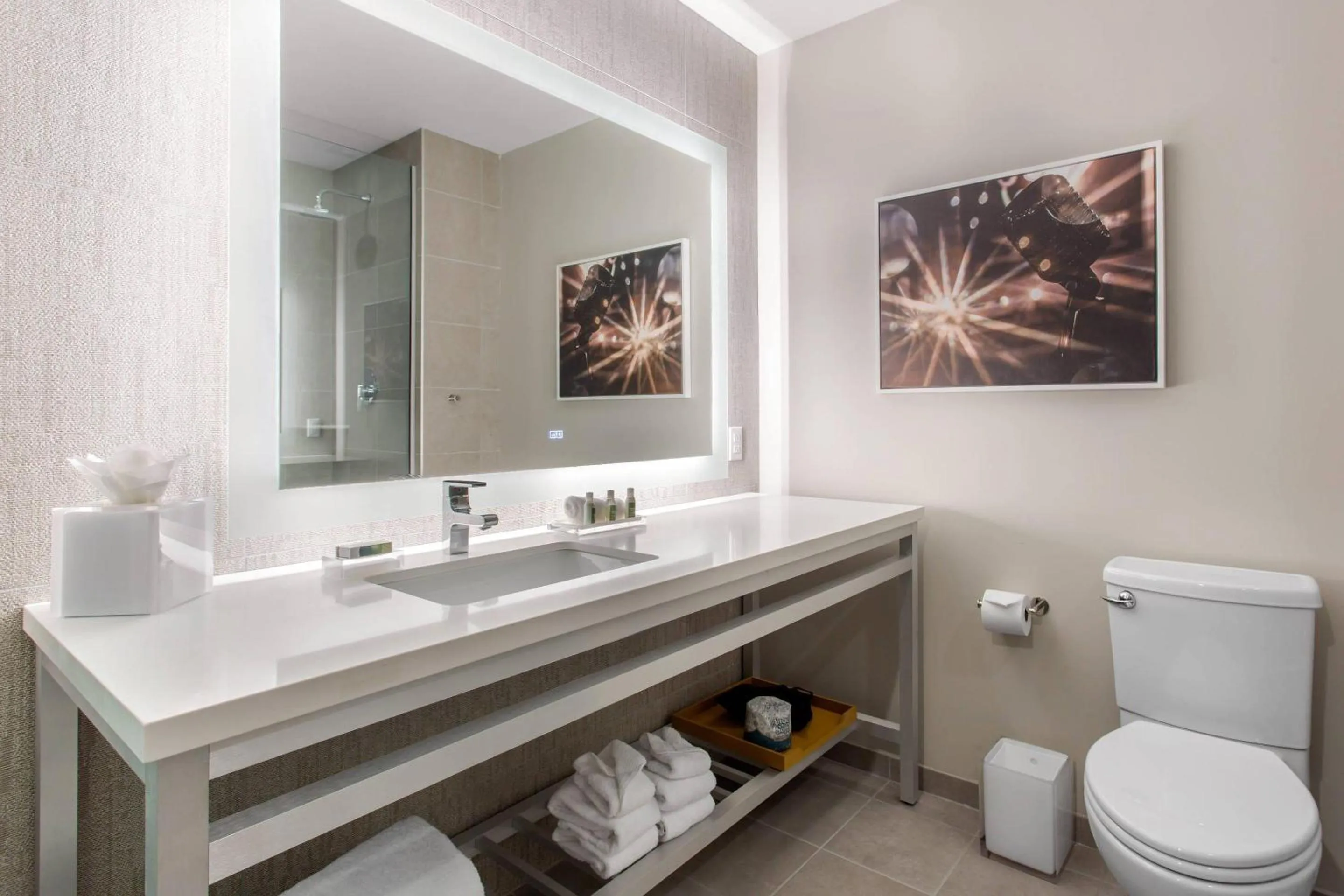 Bedroom in Cambria Hotel Philadelphia Downtown - City Center