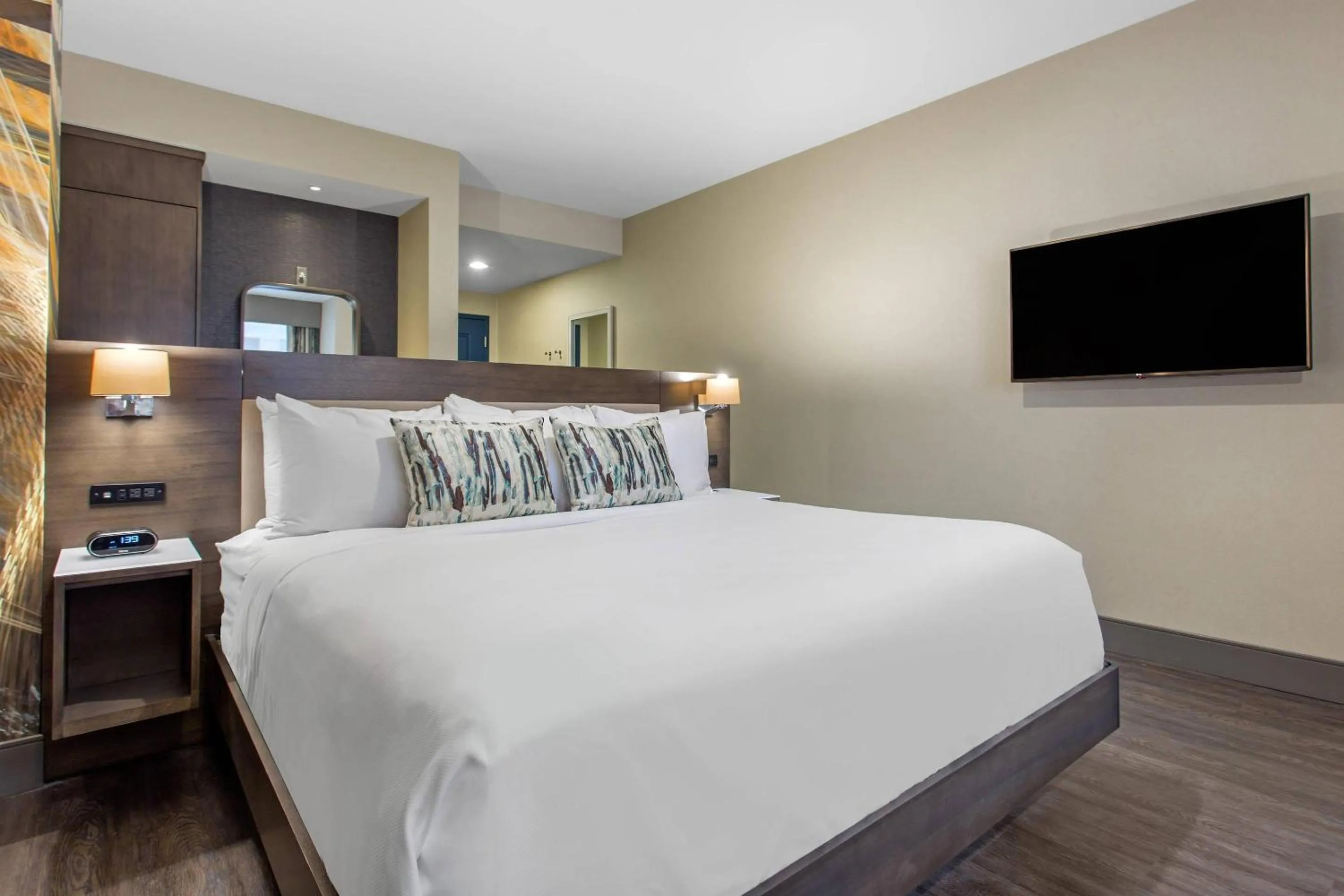 Bedroom, Bed in Cambria Hotel Philadelphia Downtown - Center City