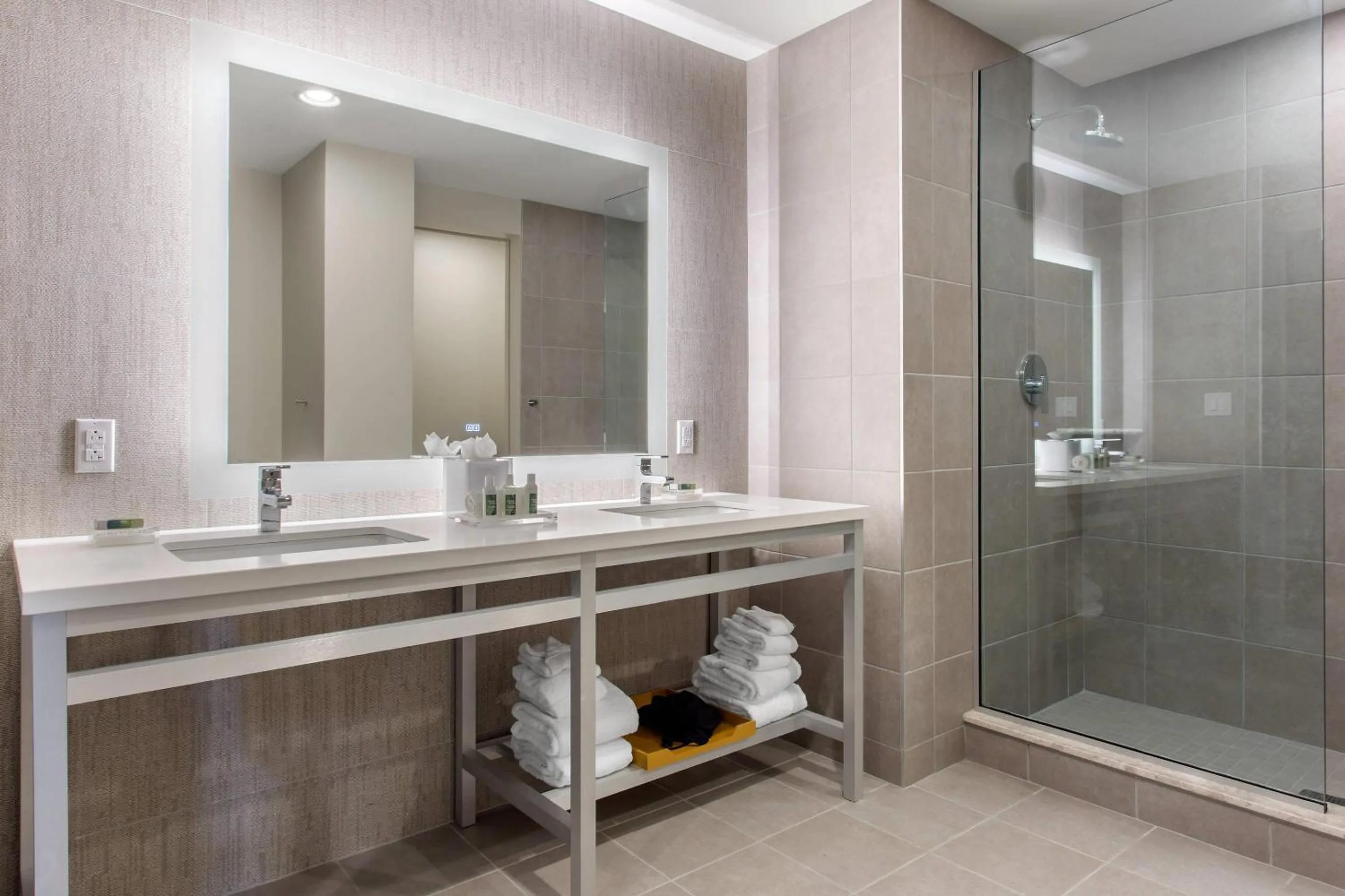 Bedroom in Cambria Hotel Philadelphia Downtown - City Center