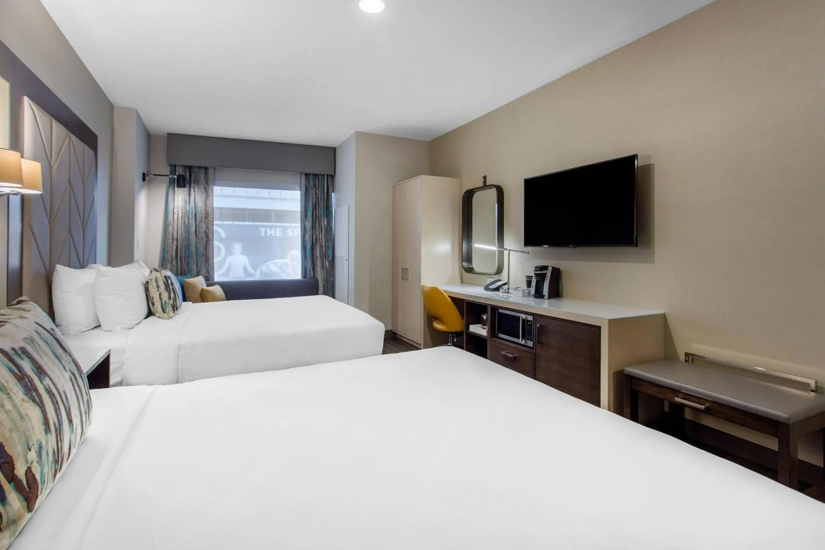 Bedroom, Bed in Cambria Hotel Philadelphia Downtown - Center City