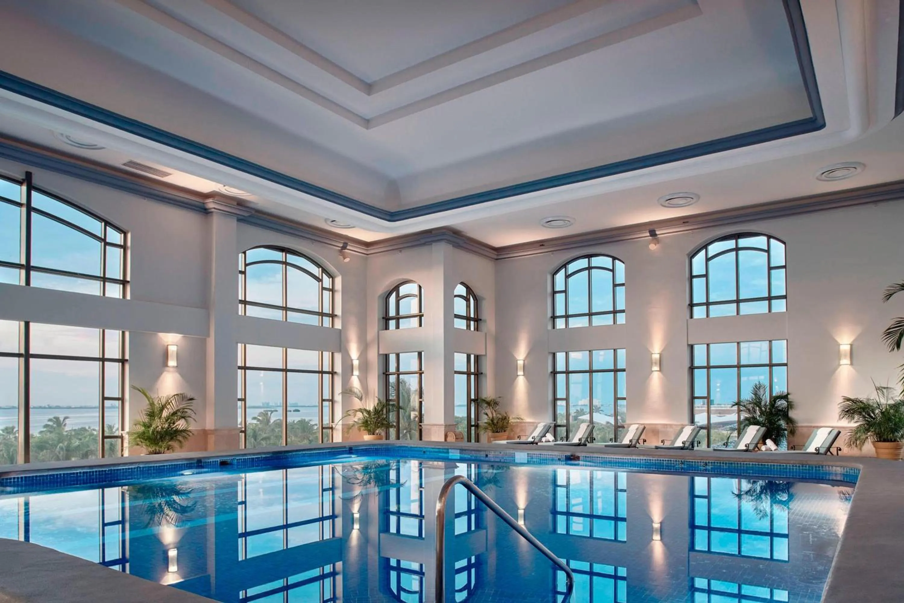 Swimming pool in JW Marriott Cancun Resort & Spa