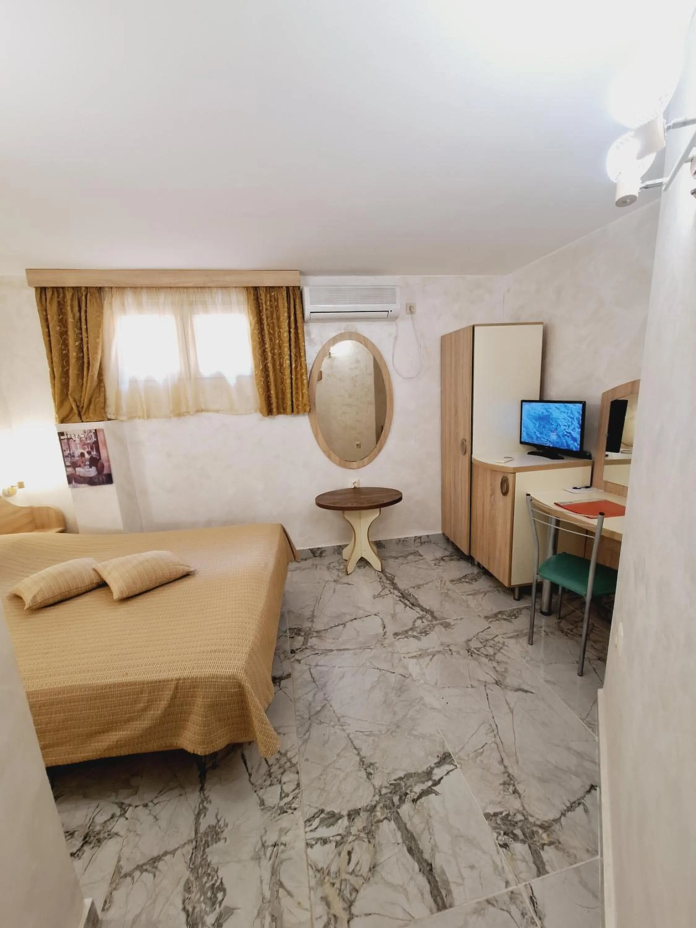 Bedroom, Bed in Hotel Color