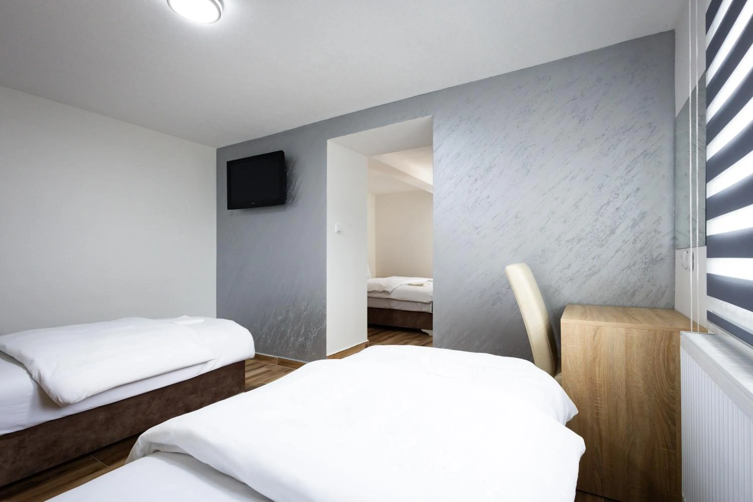 Bed in Restoran & Motel Manjež