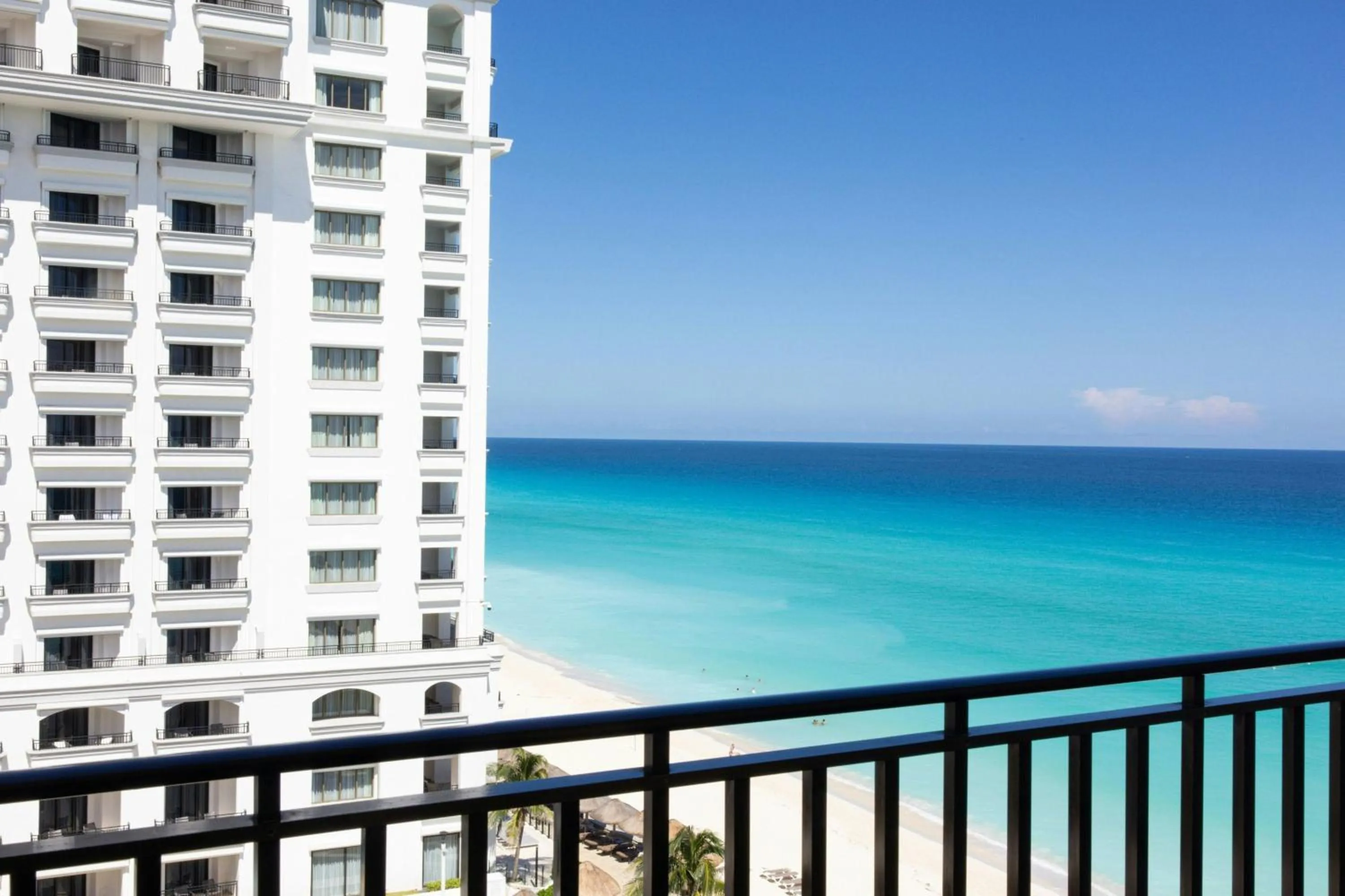Photo of the whole room in Marriott Cancun, An All-Inclusive Resort