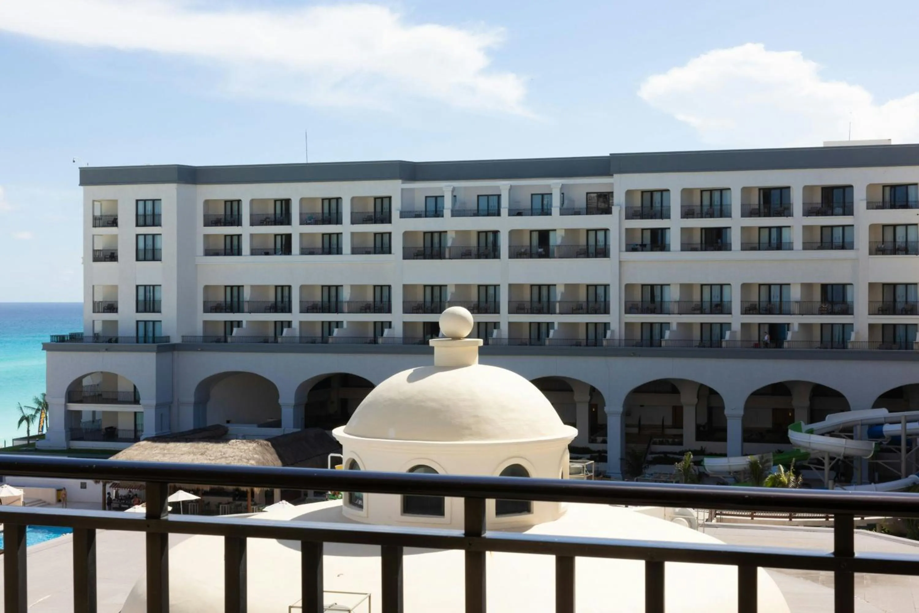Photo of the whole room in Marriott Cancun, An All-Inclusive Resort