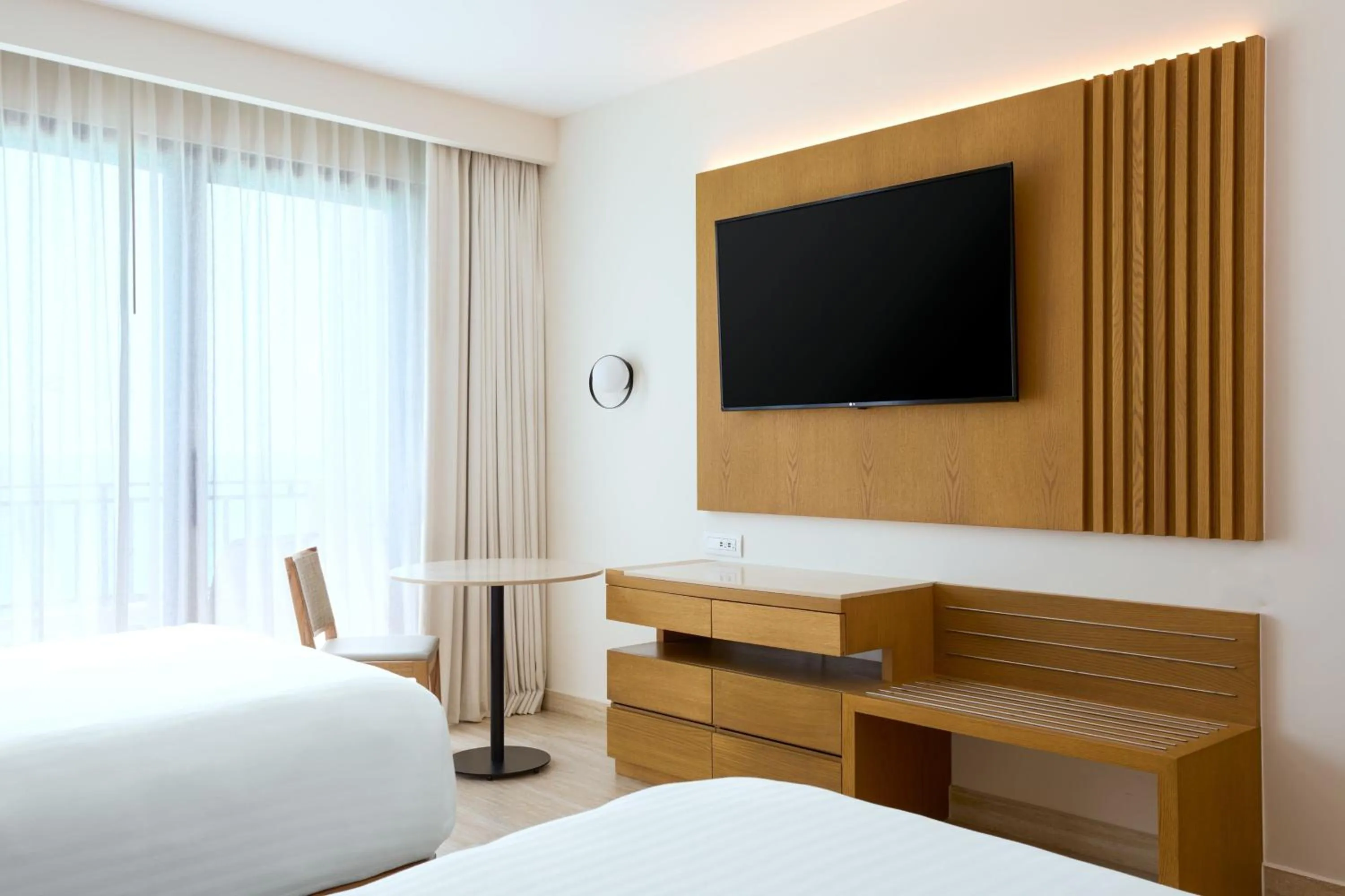 Bedroom, Bed in Marriott Cancun, An All-Inclusive Resort