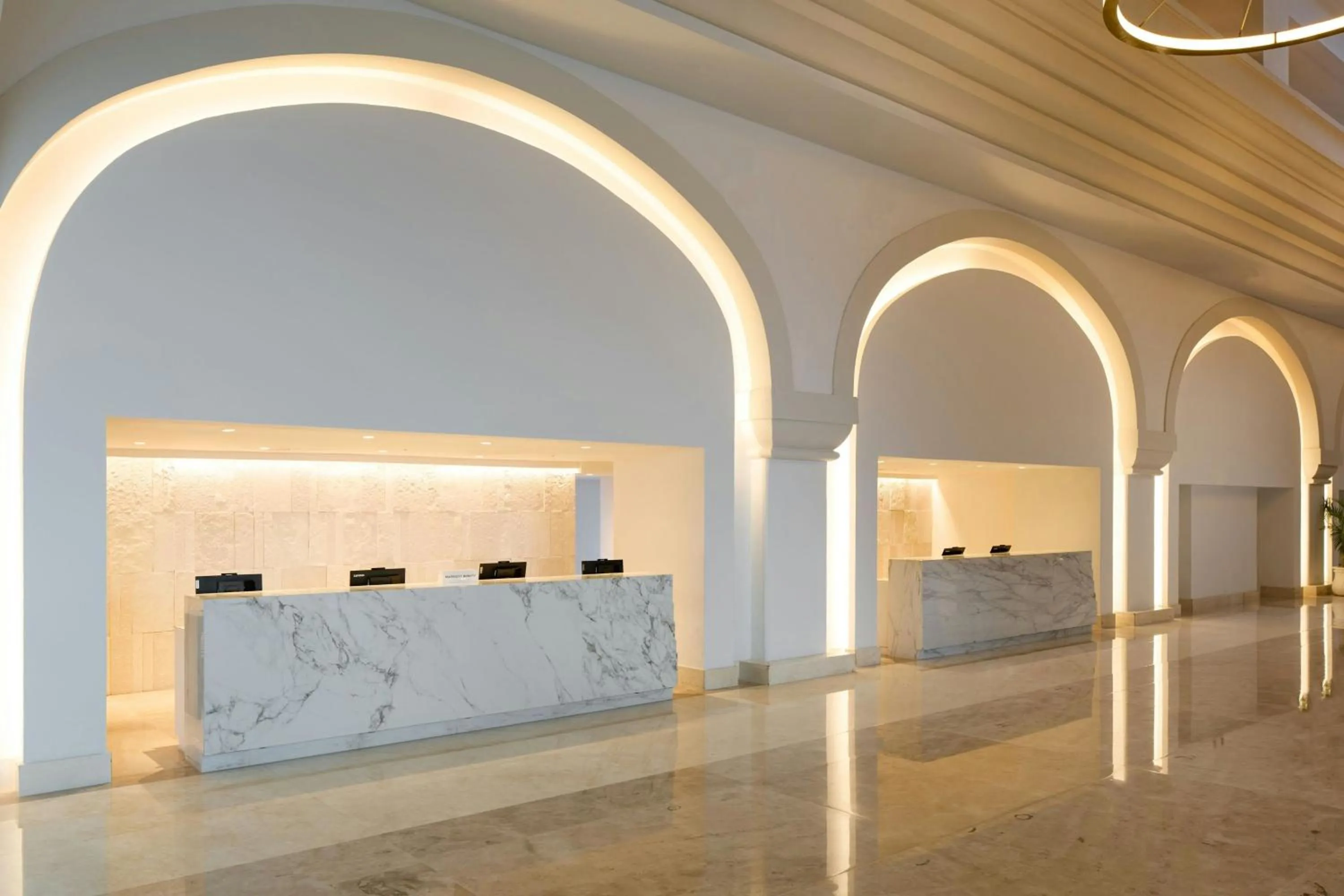Lobby or reception in Marriott Cancun, An All-Inclusive Resort