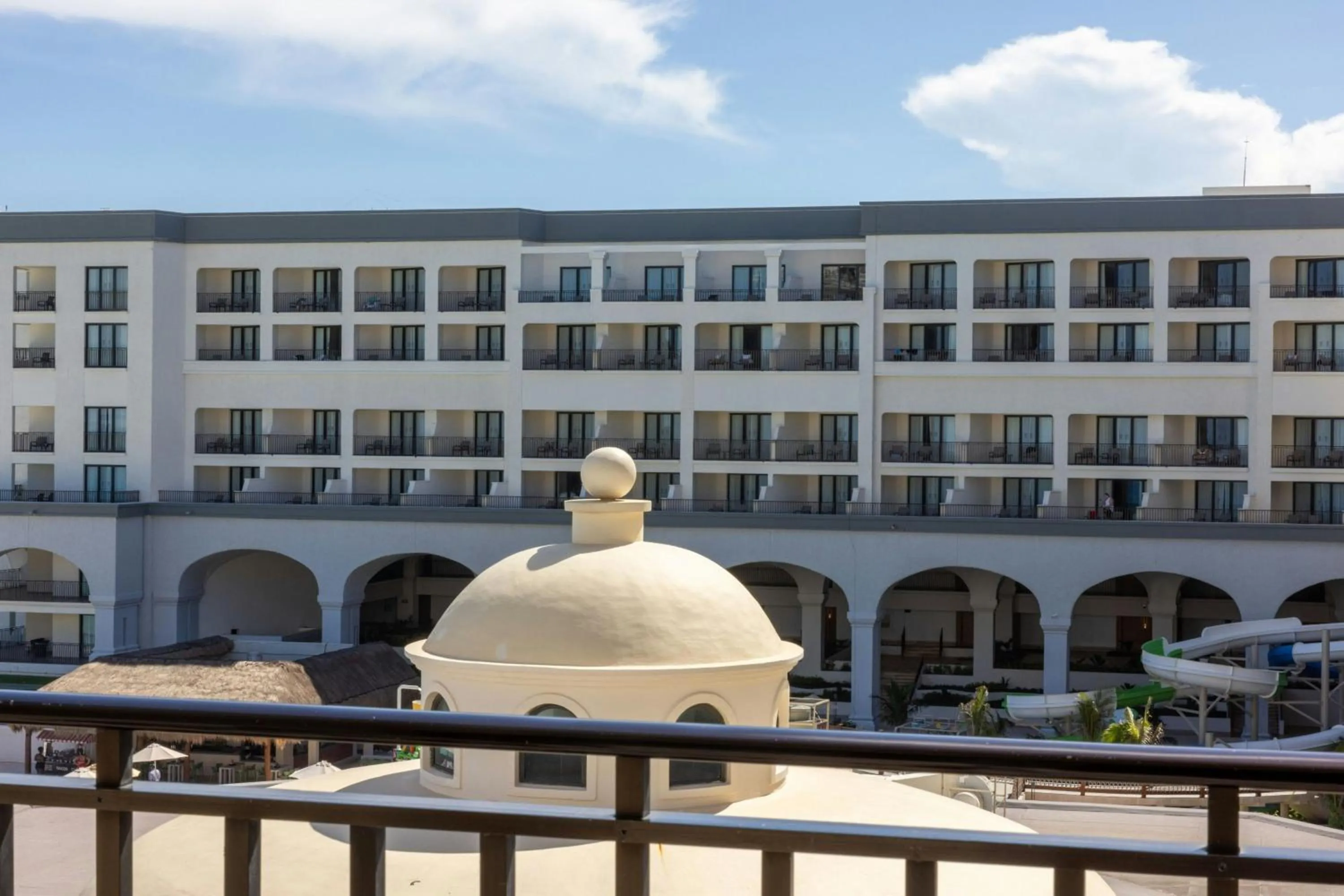 Photo of the whole room in Marriott Cancun, An All-Inclusive Resort
