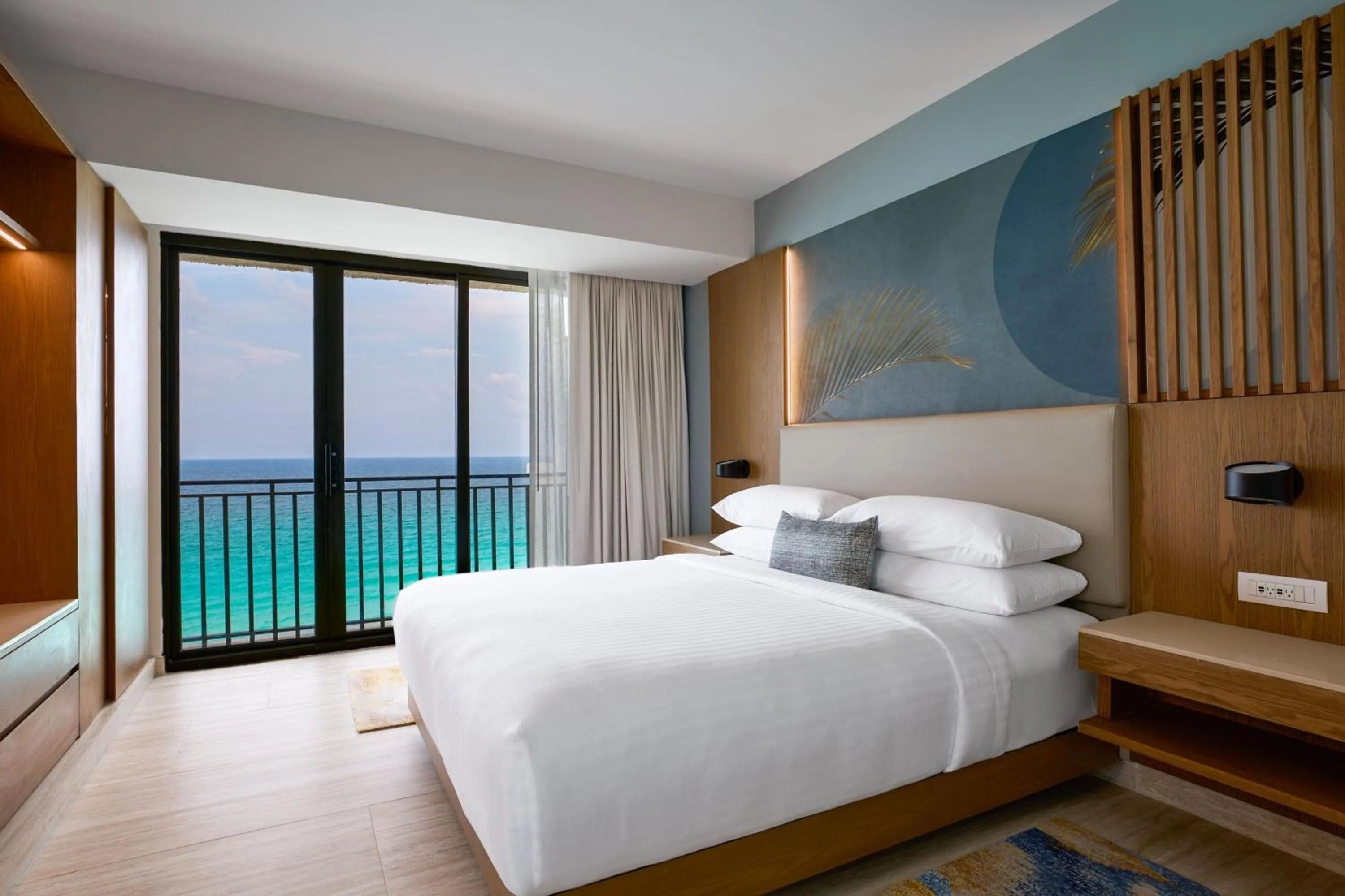 Bedroom, Bed in Marriott Cancun, An All-Inclusive Resort