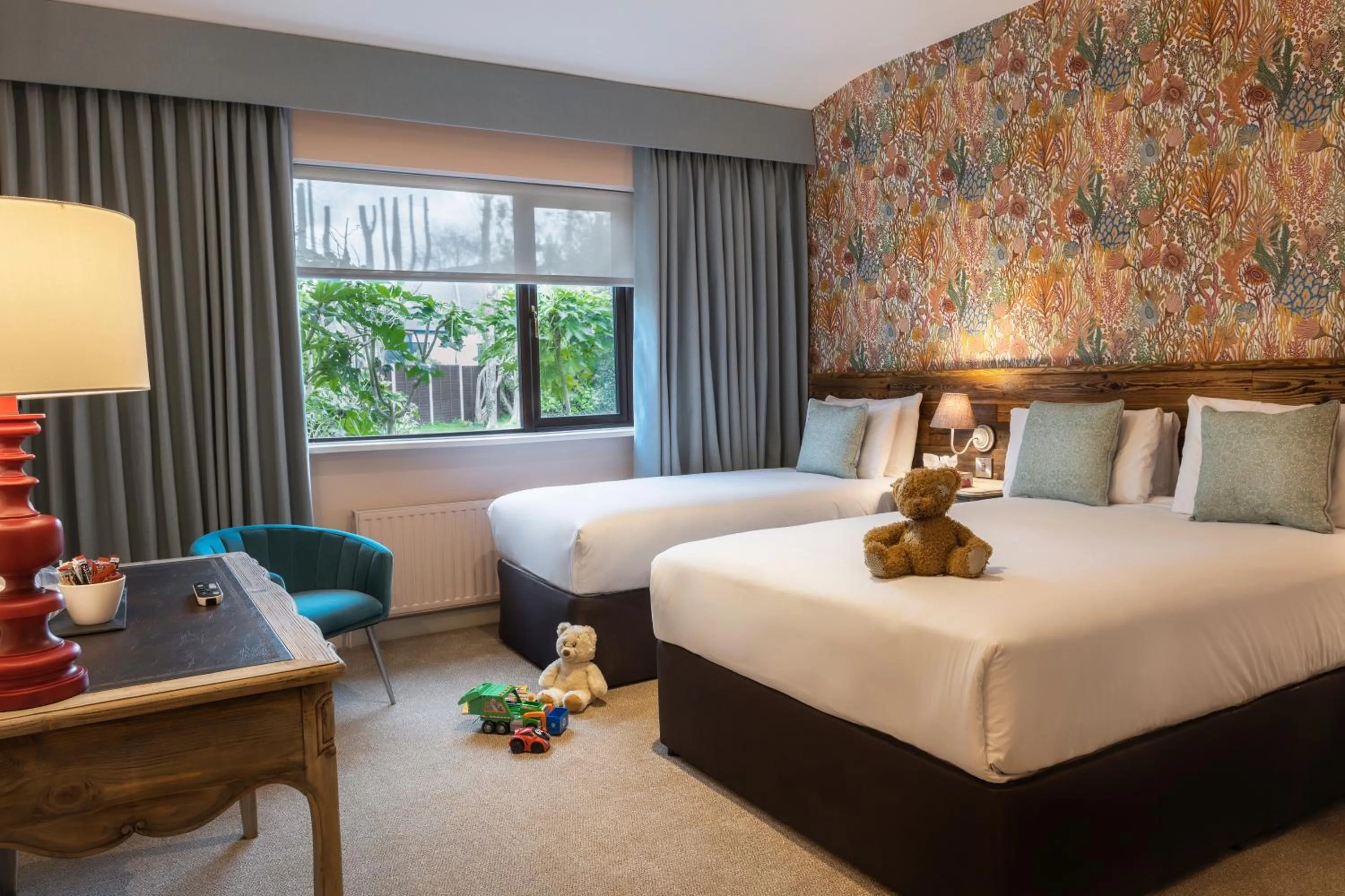 Family, Bed in The Glenside