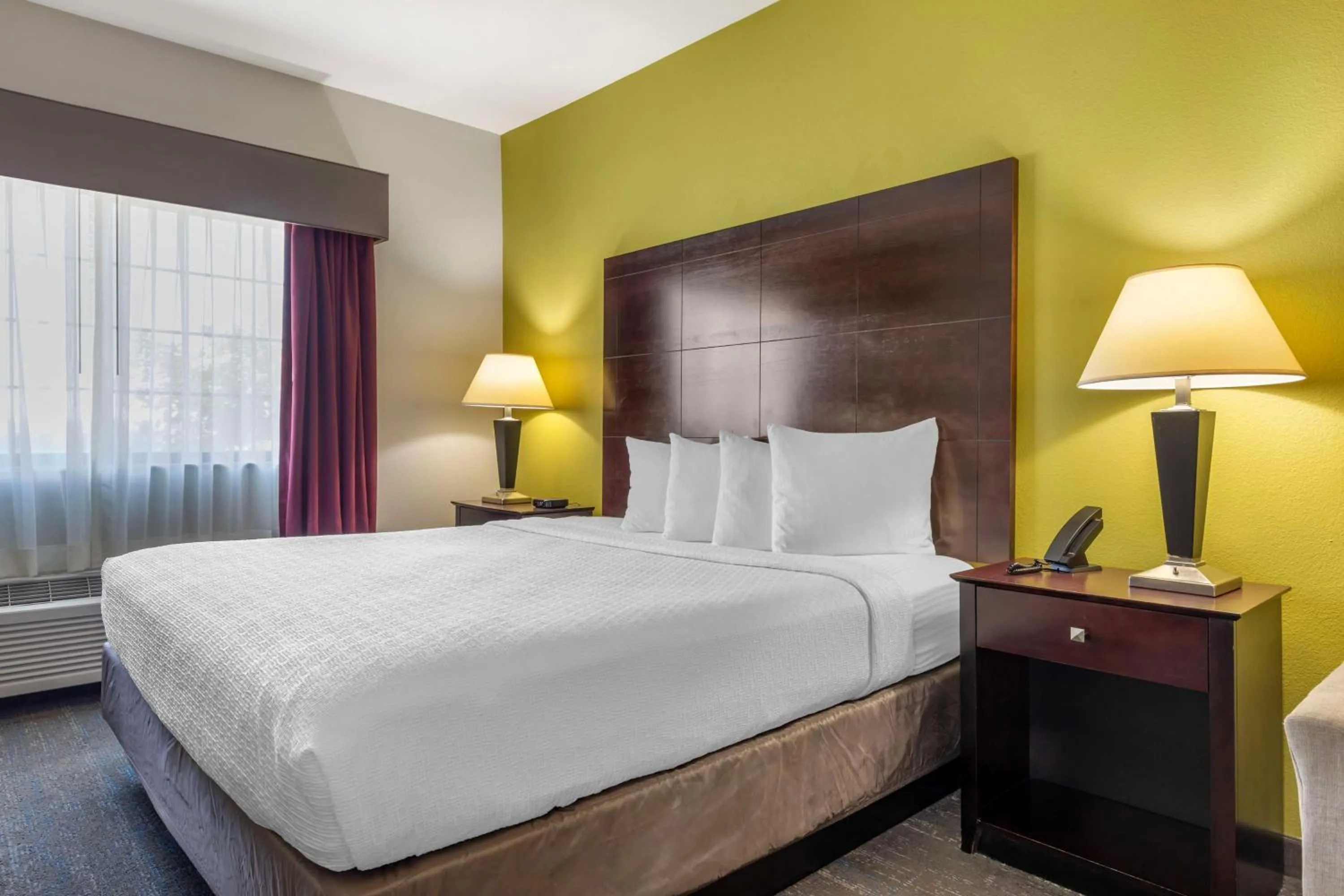 Bedroom, Bed in Best Western Plus Mansfield Inn & Suites