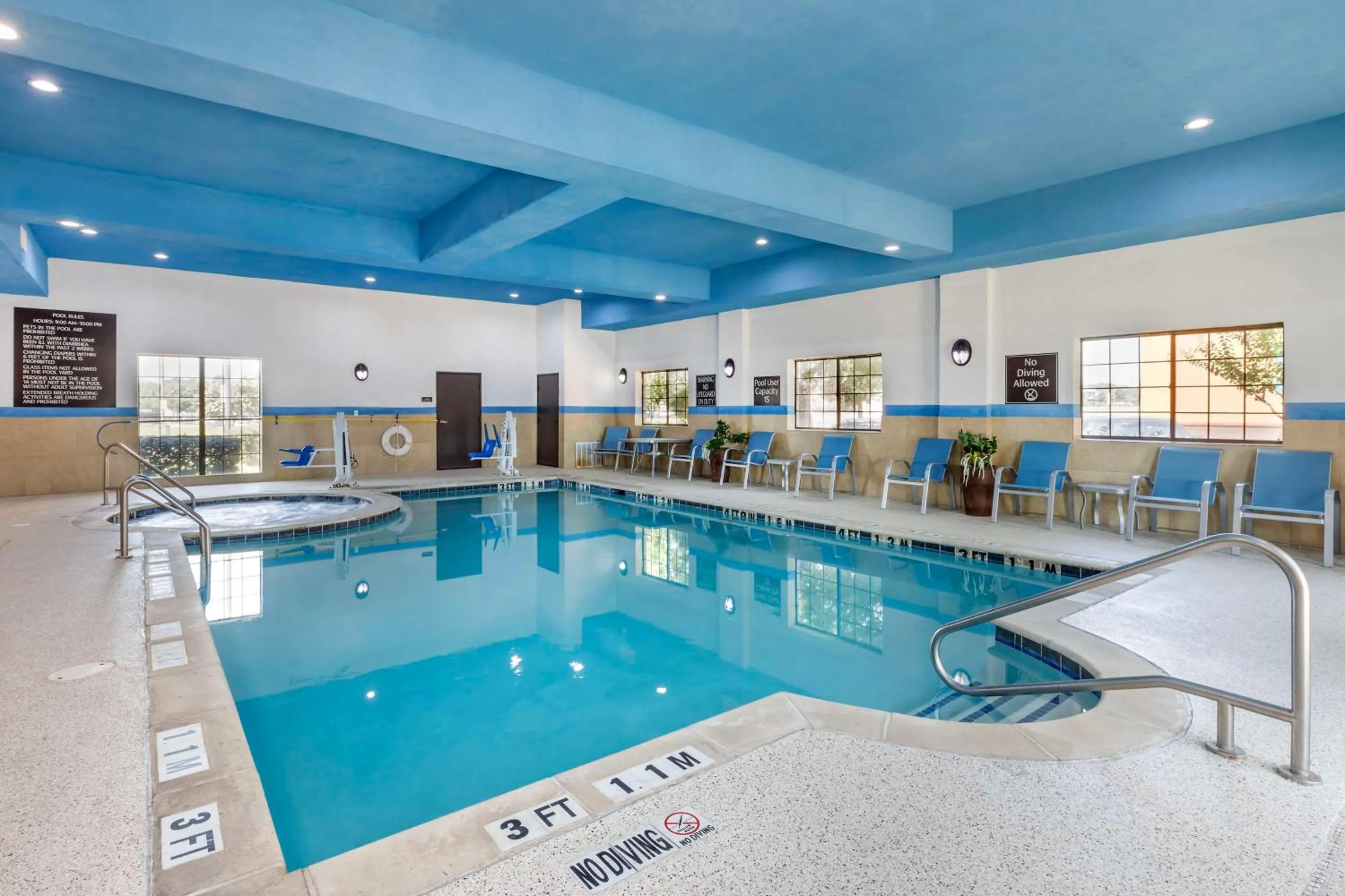 Pool view in Best Western Plus Mansfield Inn & Suites