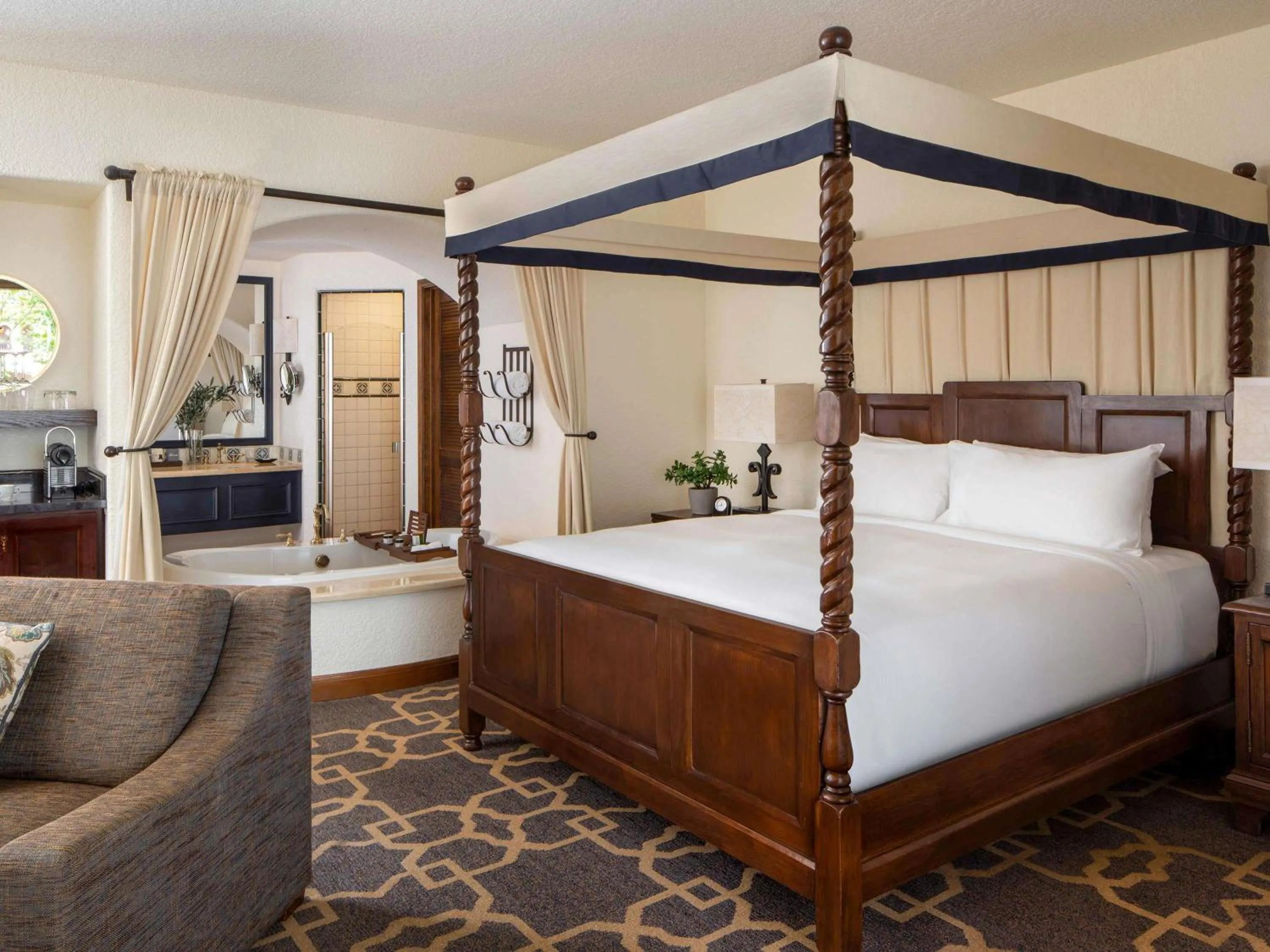 Bedroom, Bed in Fairmont Sonoma Mission Inn & Spa