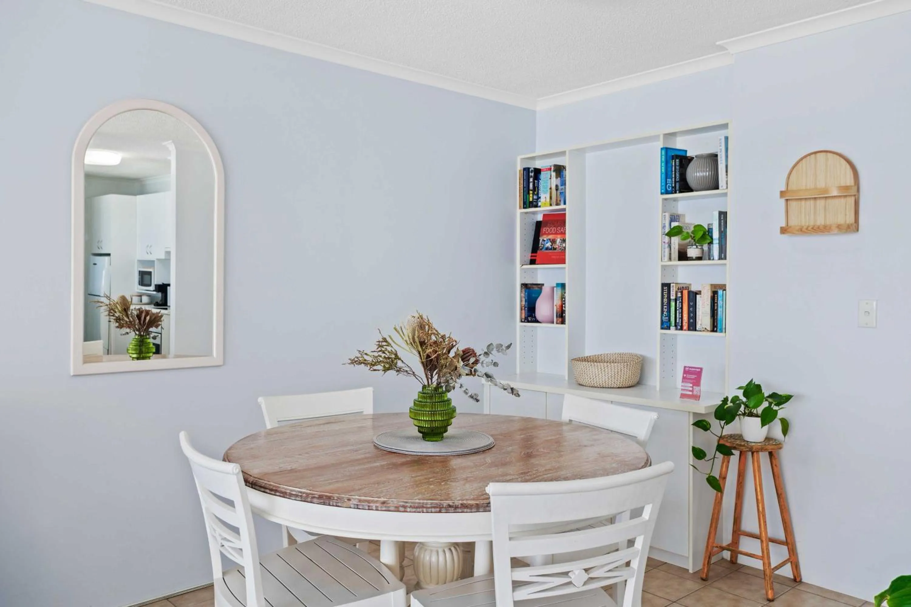 Dining area in Baronnet Apartments
