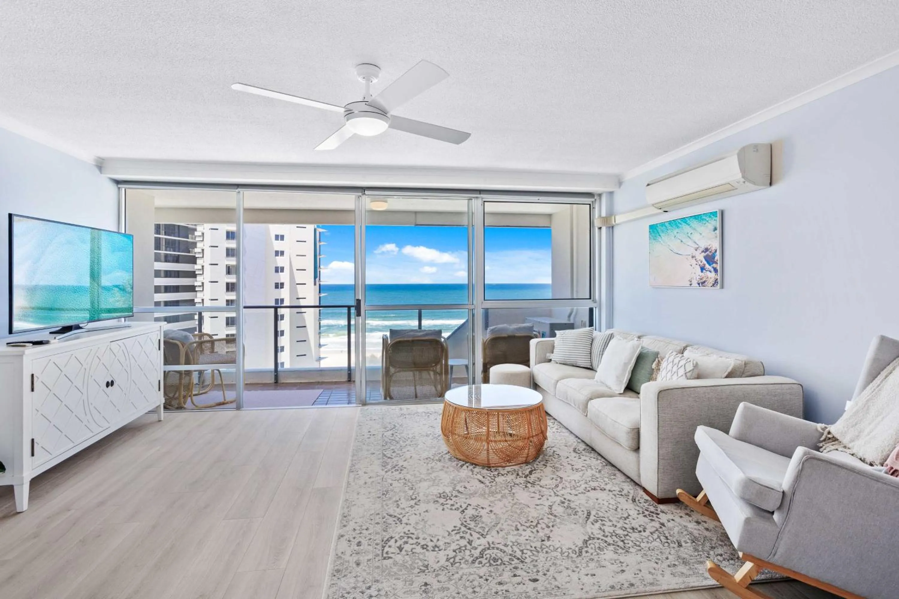 TV and multimedia in Baronnet Apartments