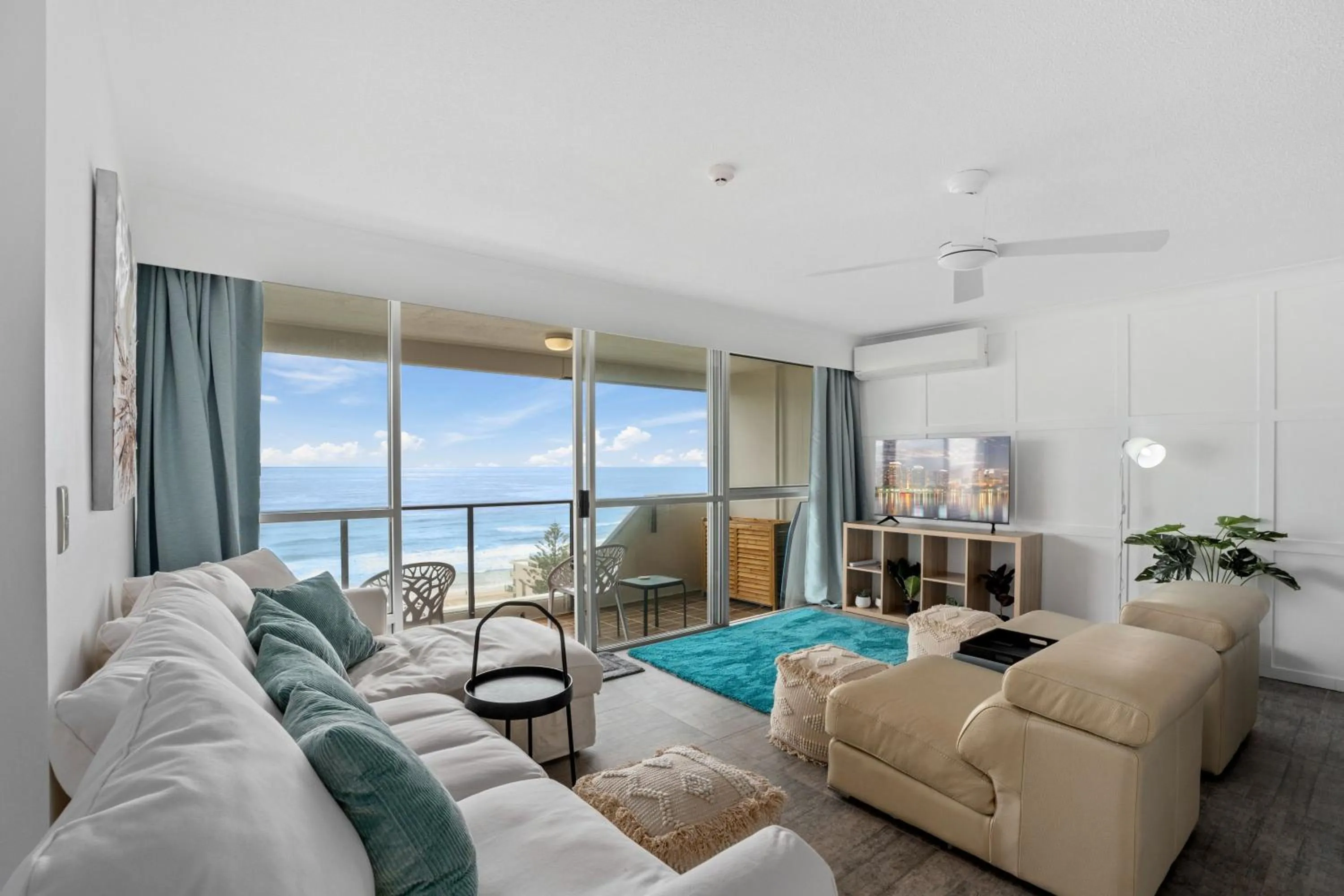 Living room in Baronnet Apartments