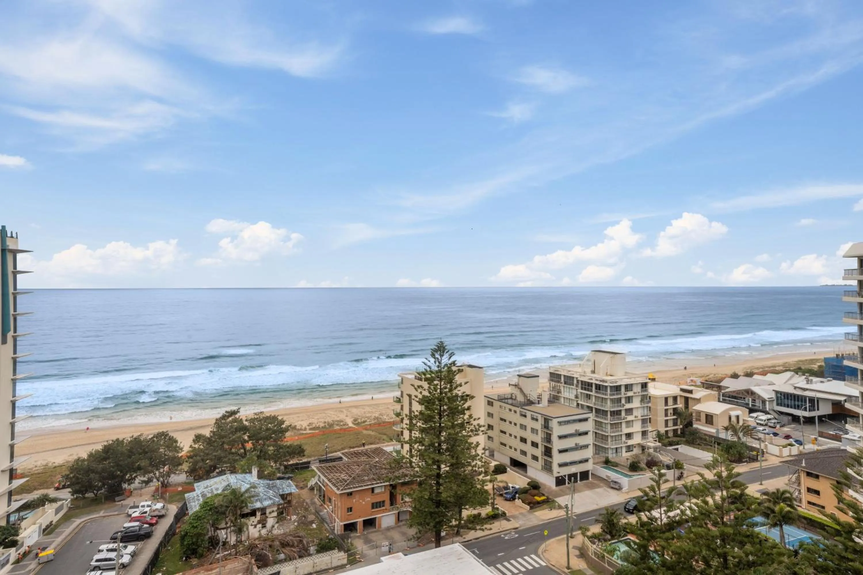 Day in Baronnet Apartments