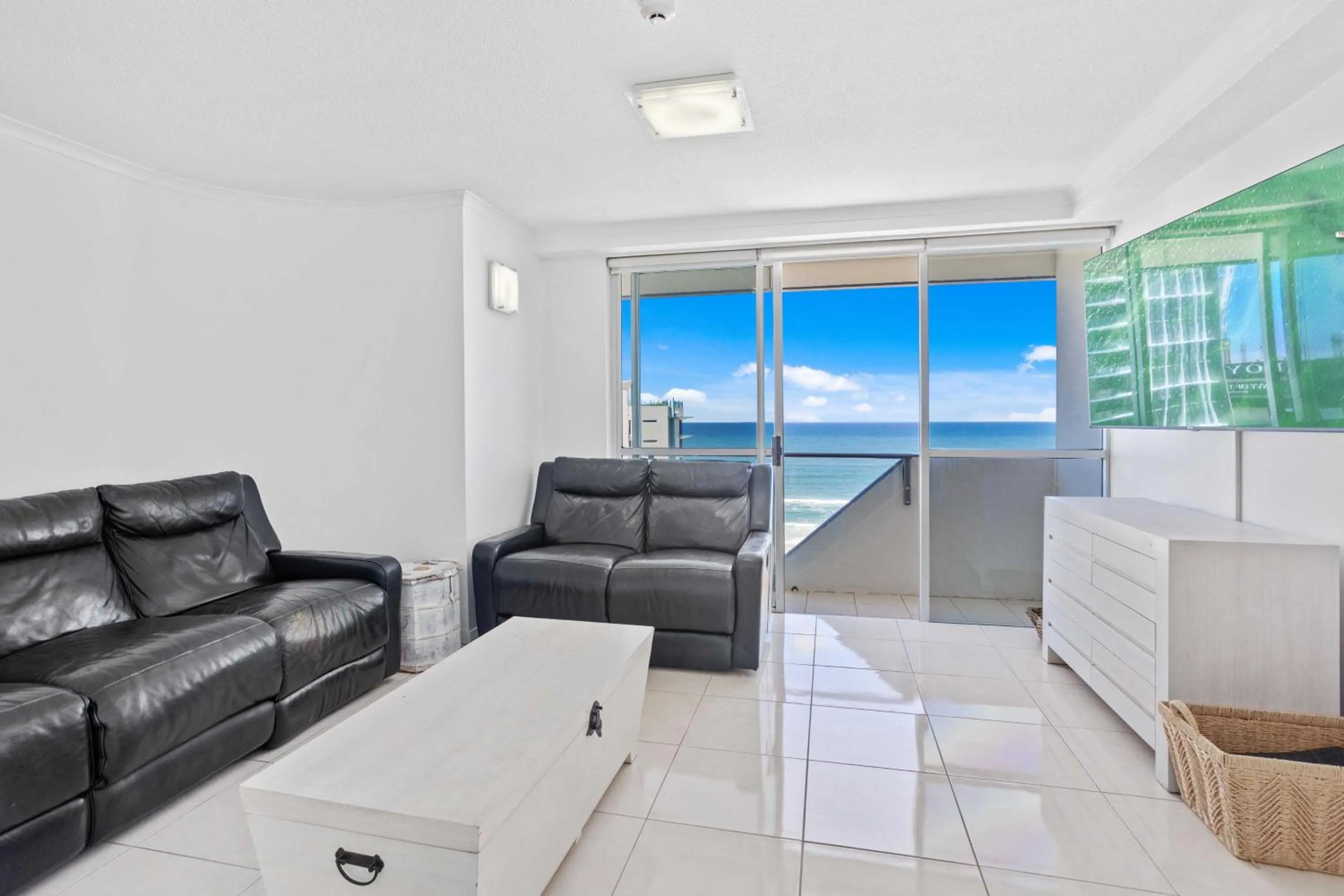 Living room in Baronnet Apartments