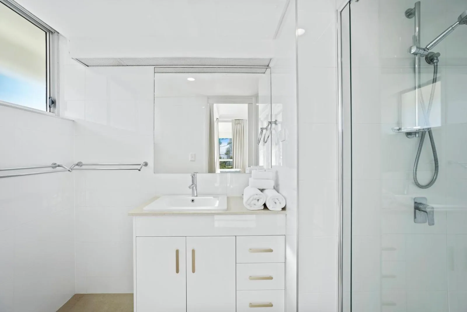 Shower in Baronnet Apartments