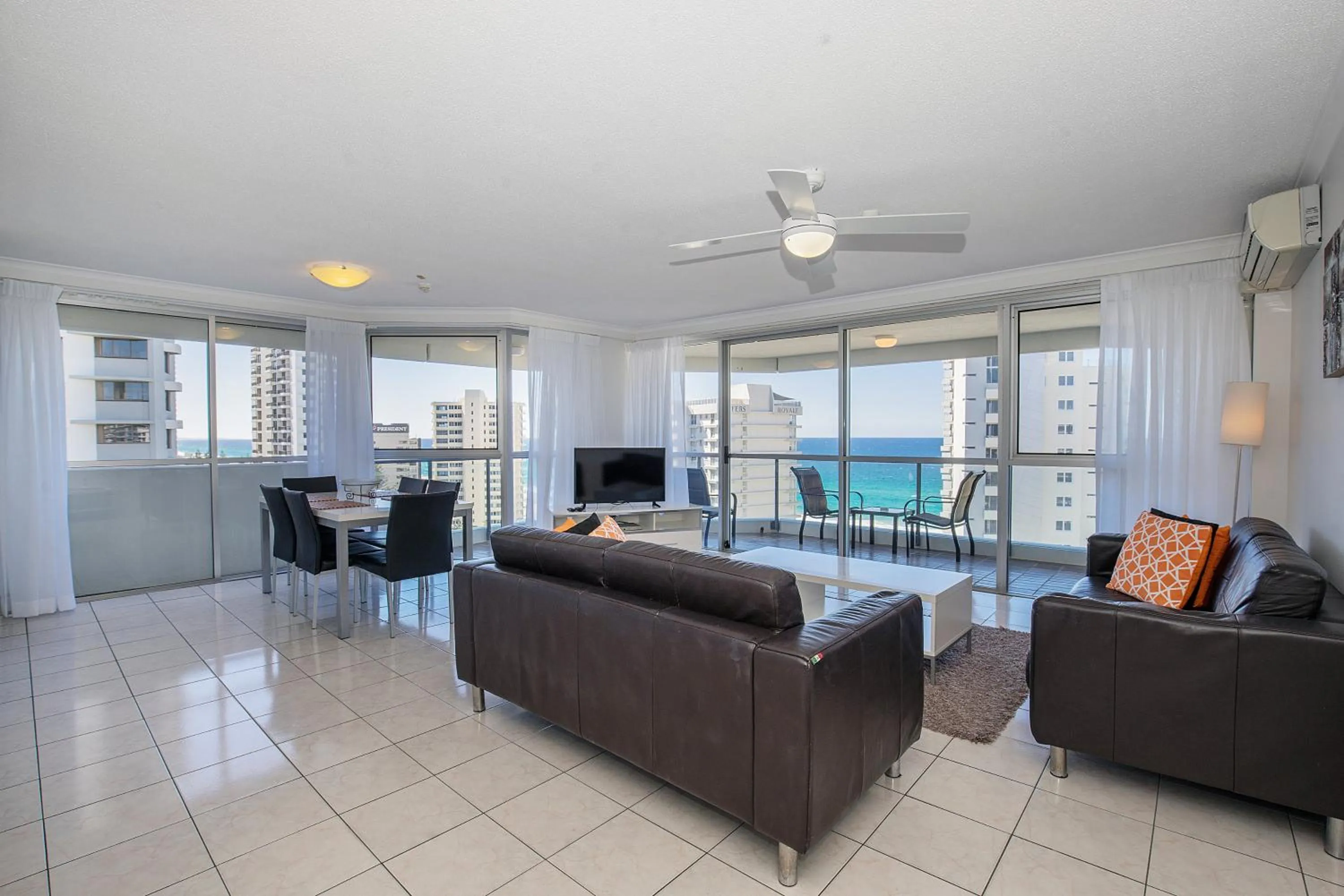 Living room in Baronnet Apartments