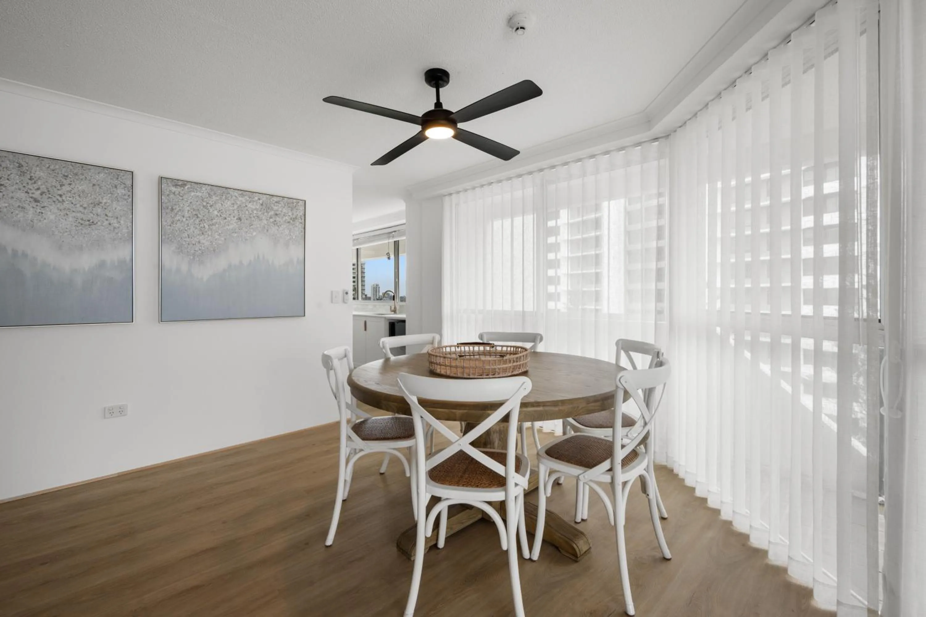 Dining area in Baronnet Apartments