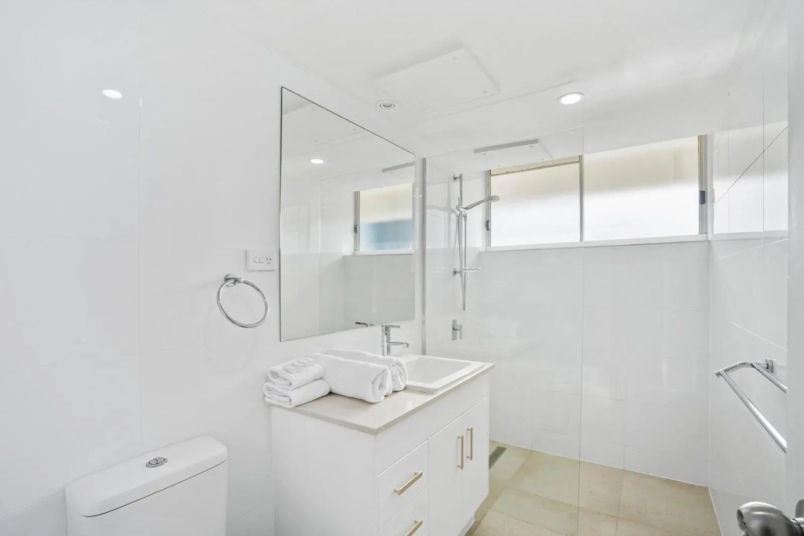 Bathroom in Baronnet Apartments