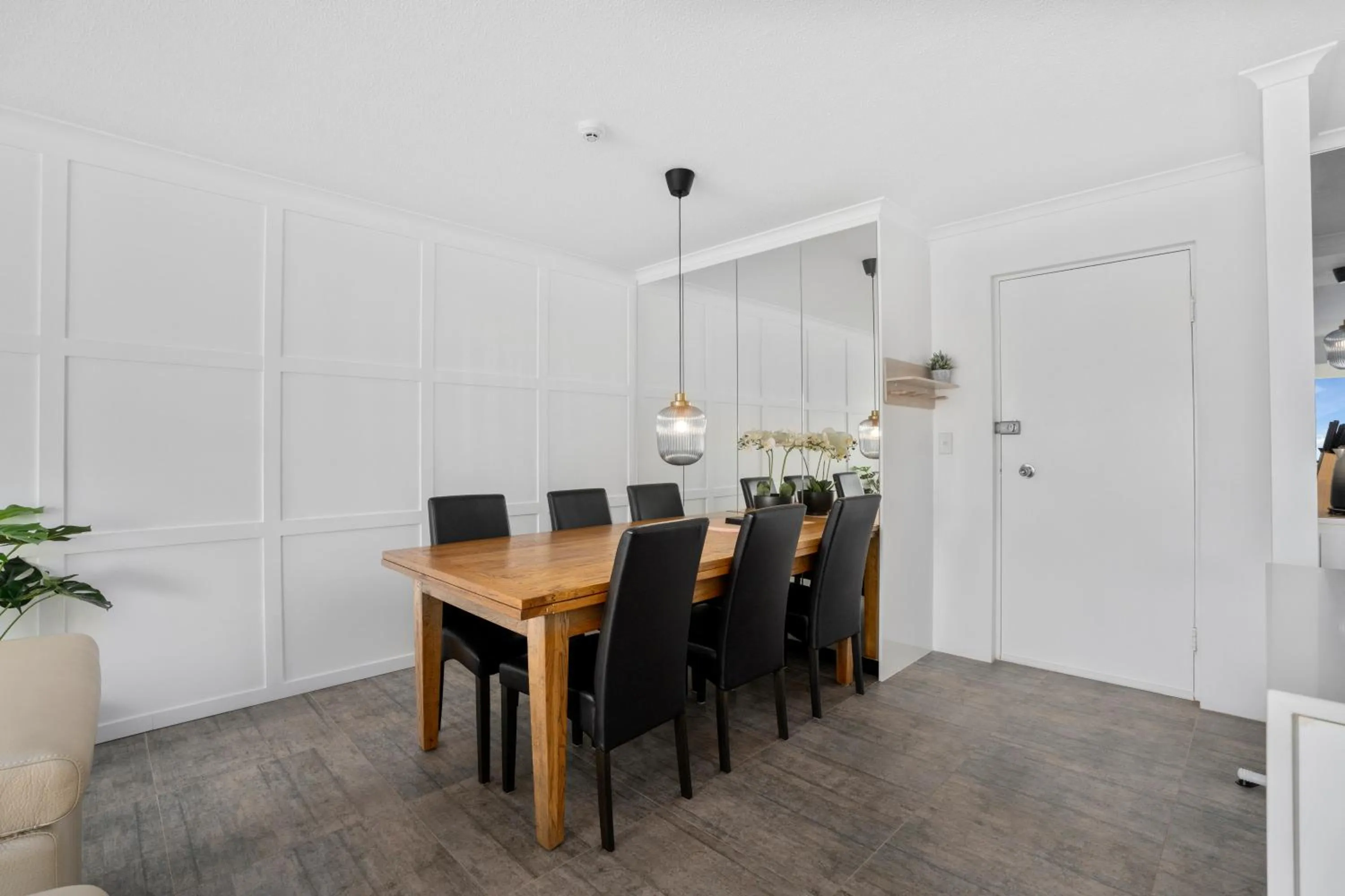 Dining area in Baronnet Apartments