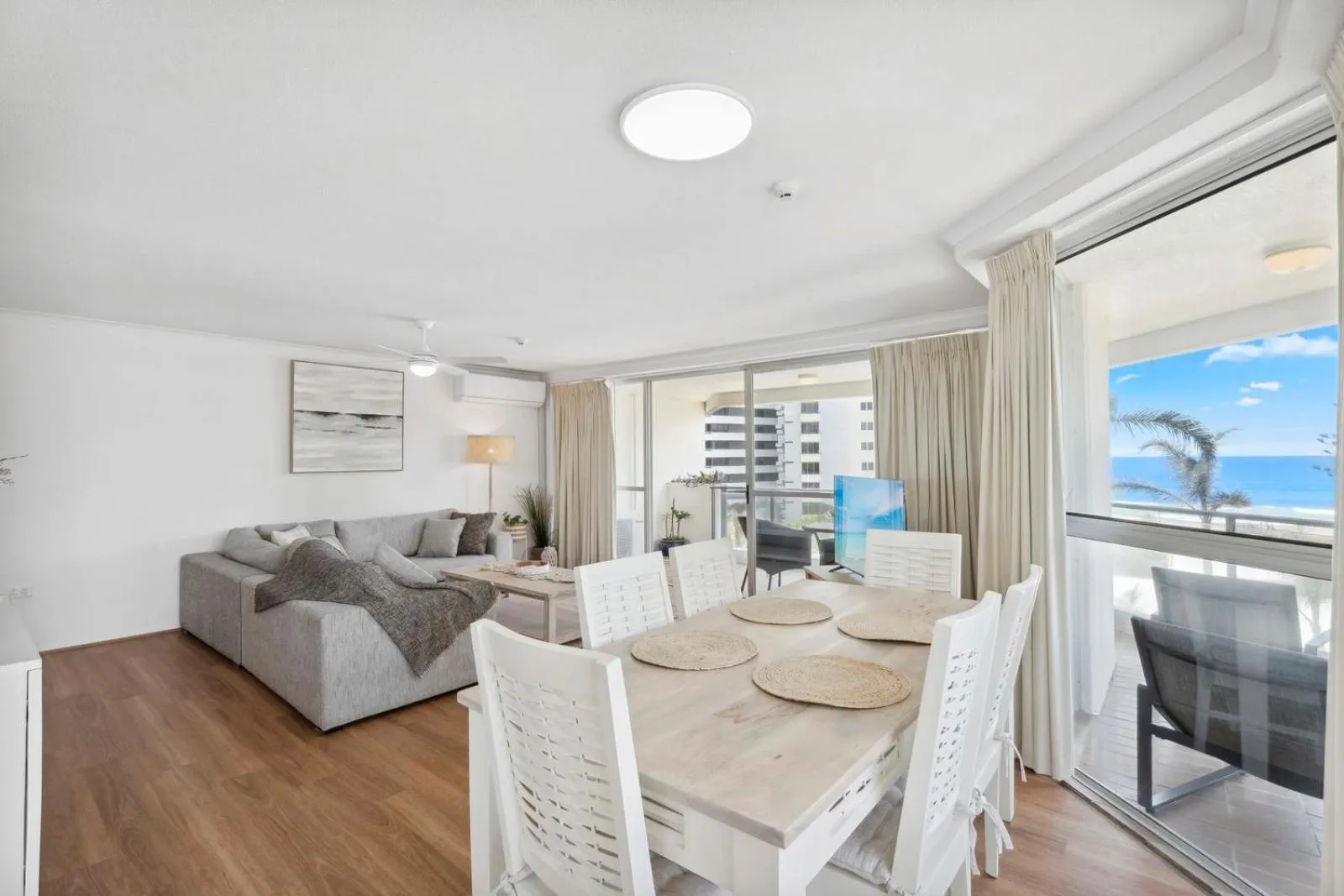 Living room in Baronnet Apartments