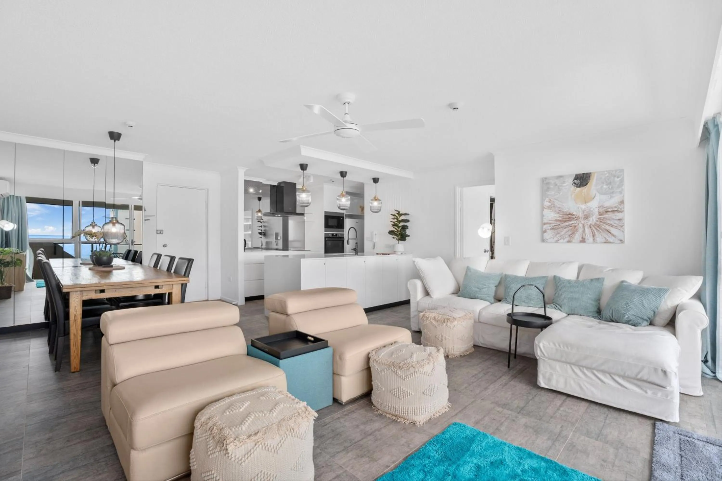 Kitchen or kitchenette in Baronnet Apartments