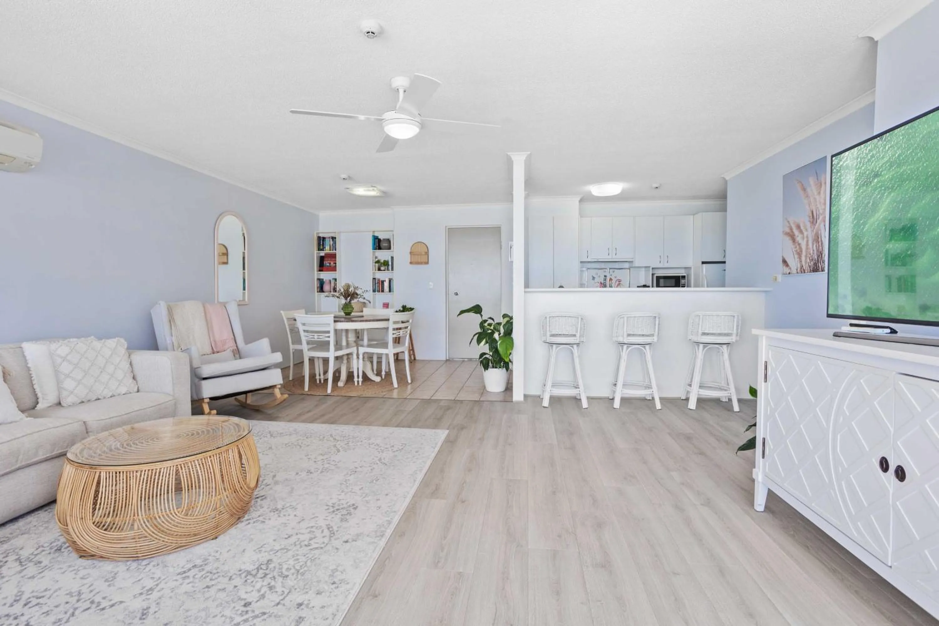 Kitchen or kitchenette in Baronnet Apartments