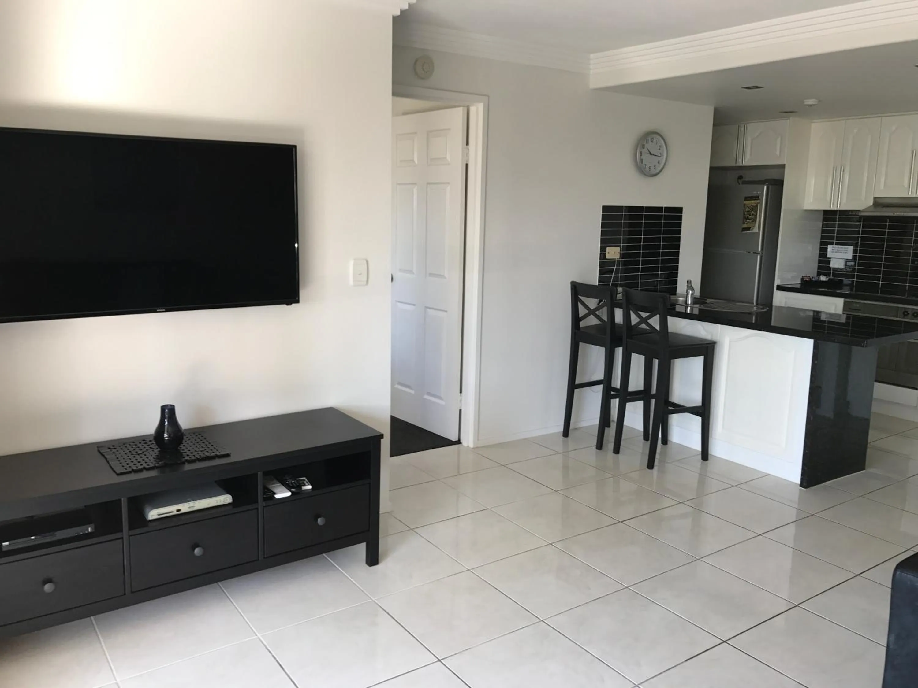 Living room in Baronnet Apartments