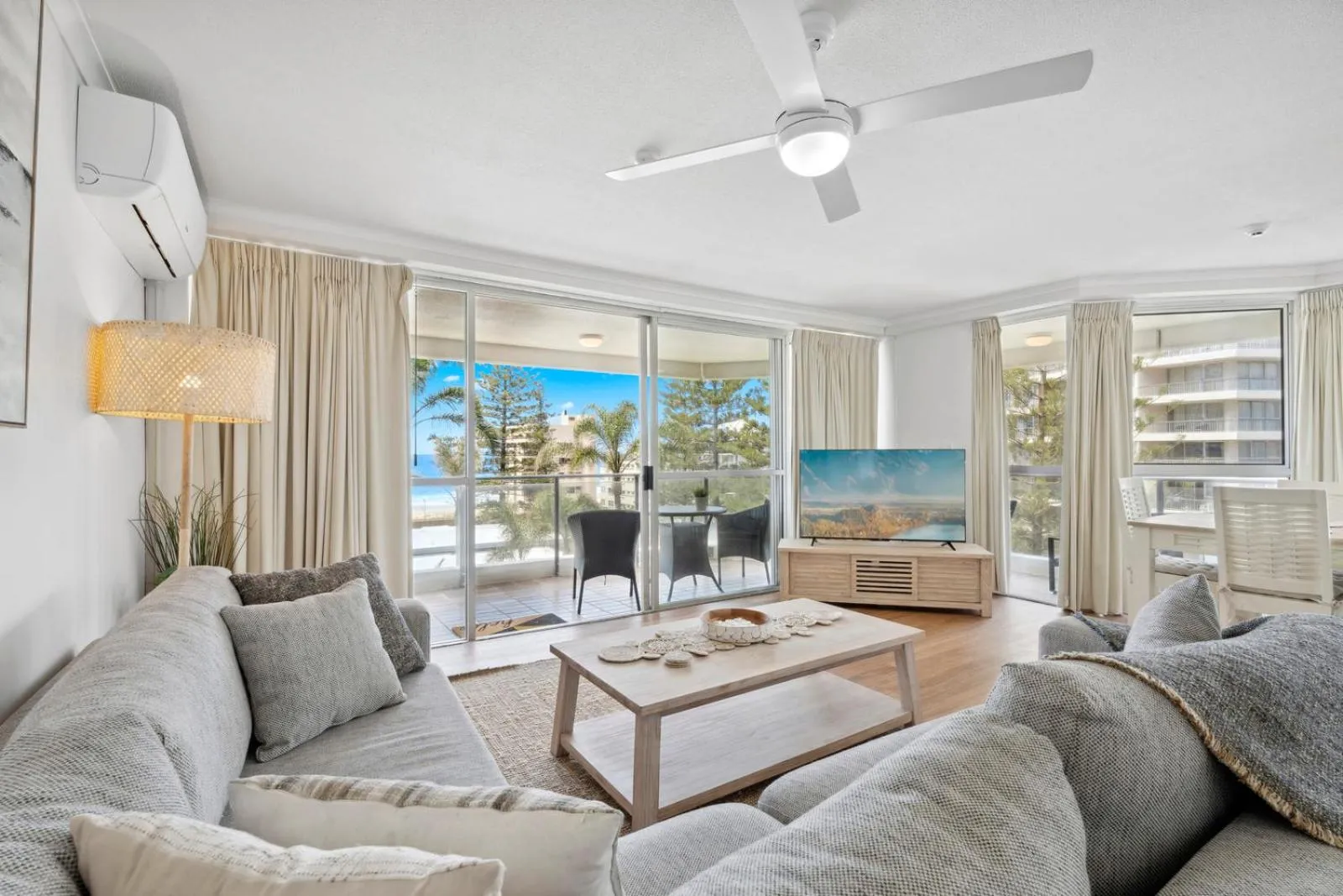 Living room in Baronnet Apartments