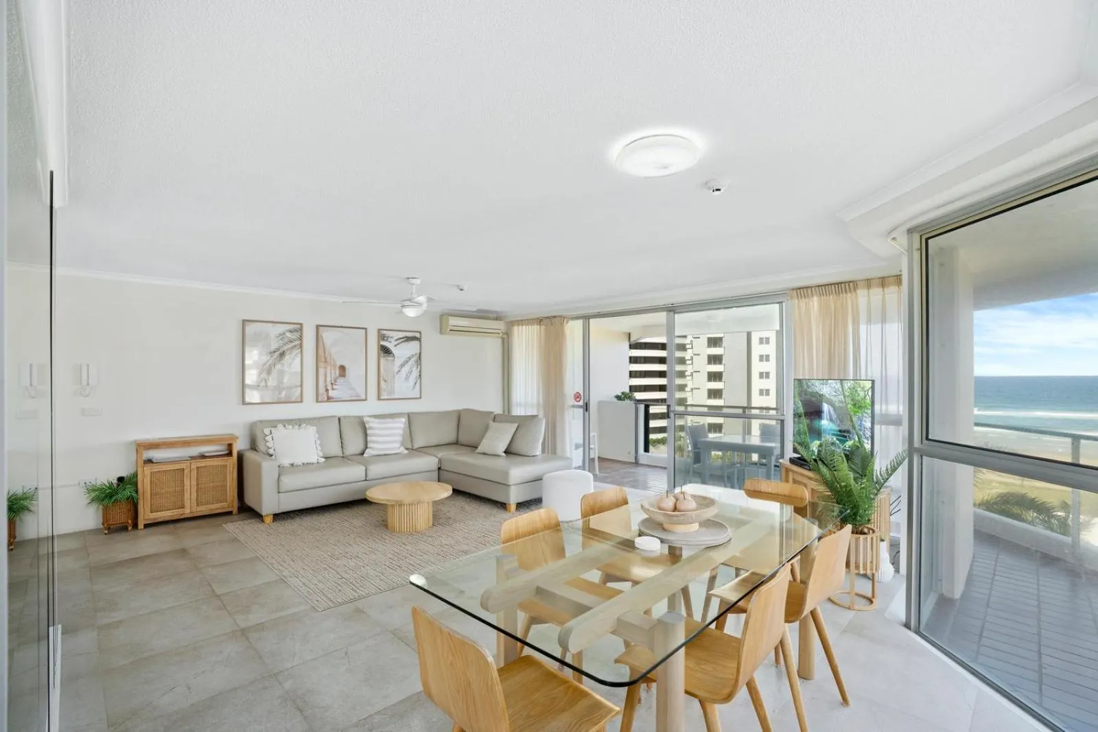 Living room in Baronnet Apartments