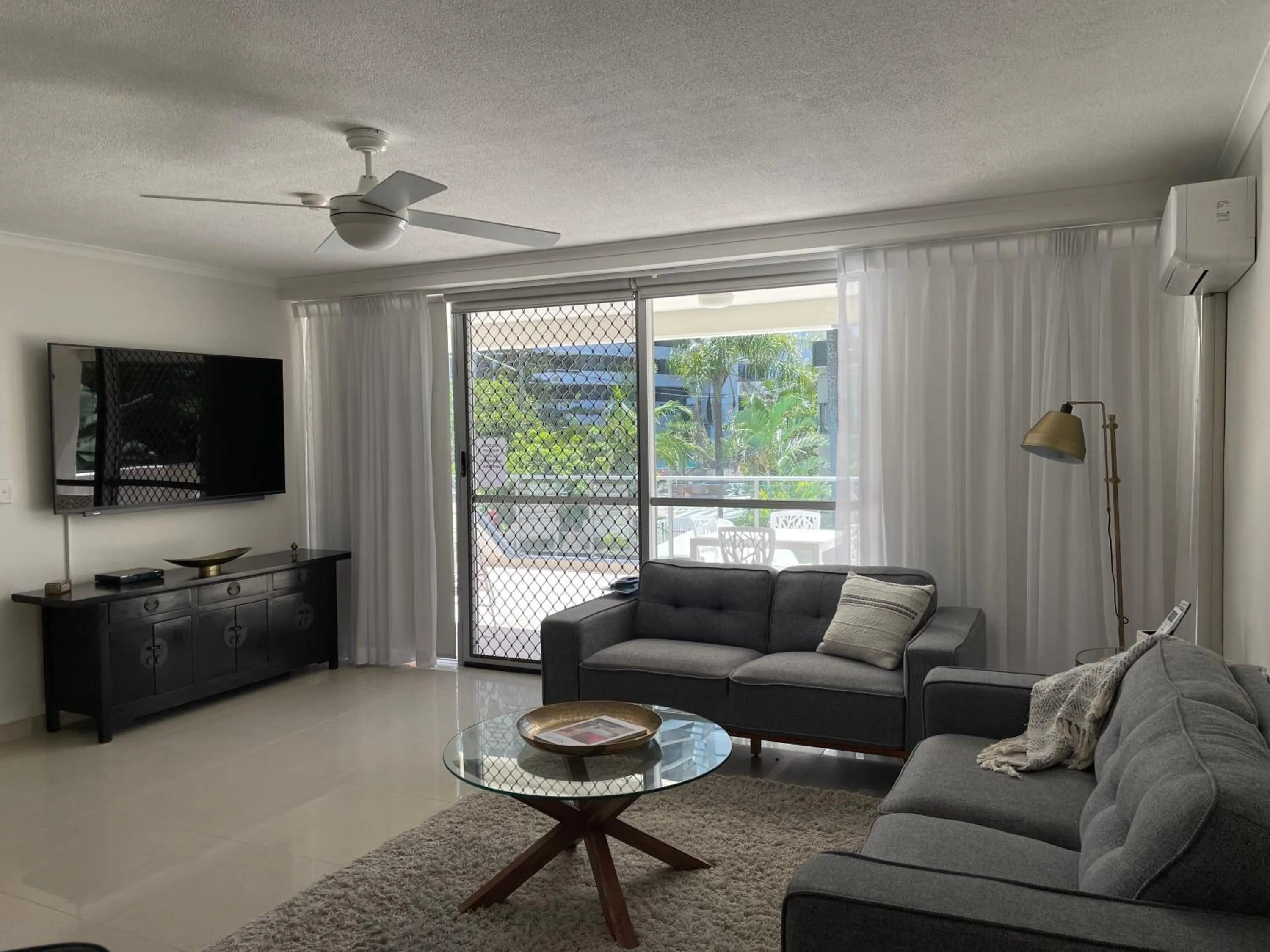 Living room in Baronnet Apartments