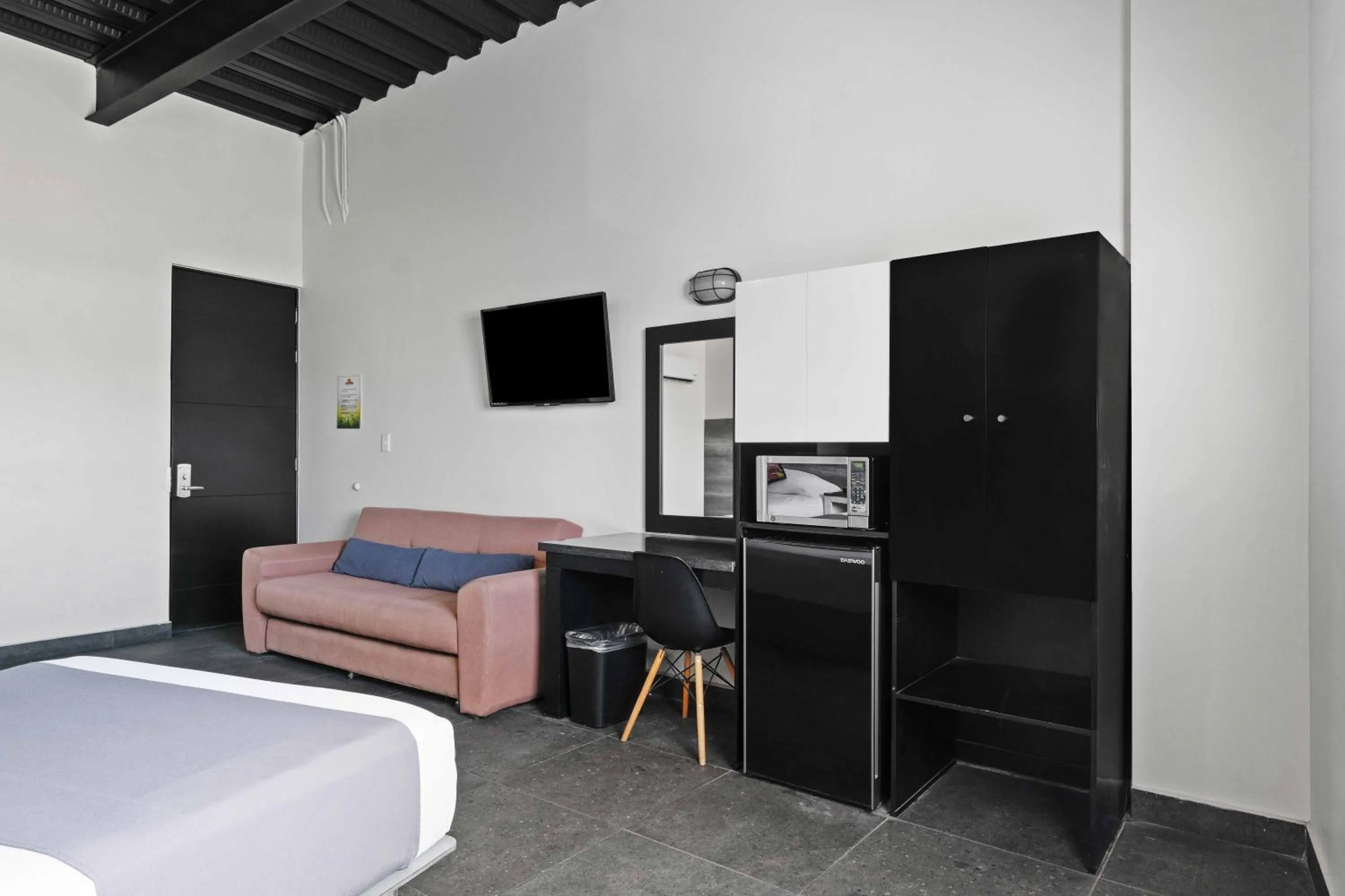 Photo of the whole room, Bed in Homesuites Malecon