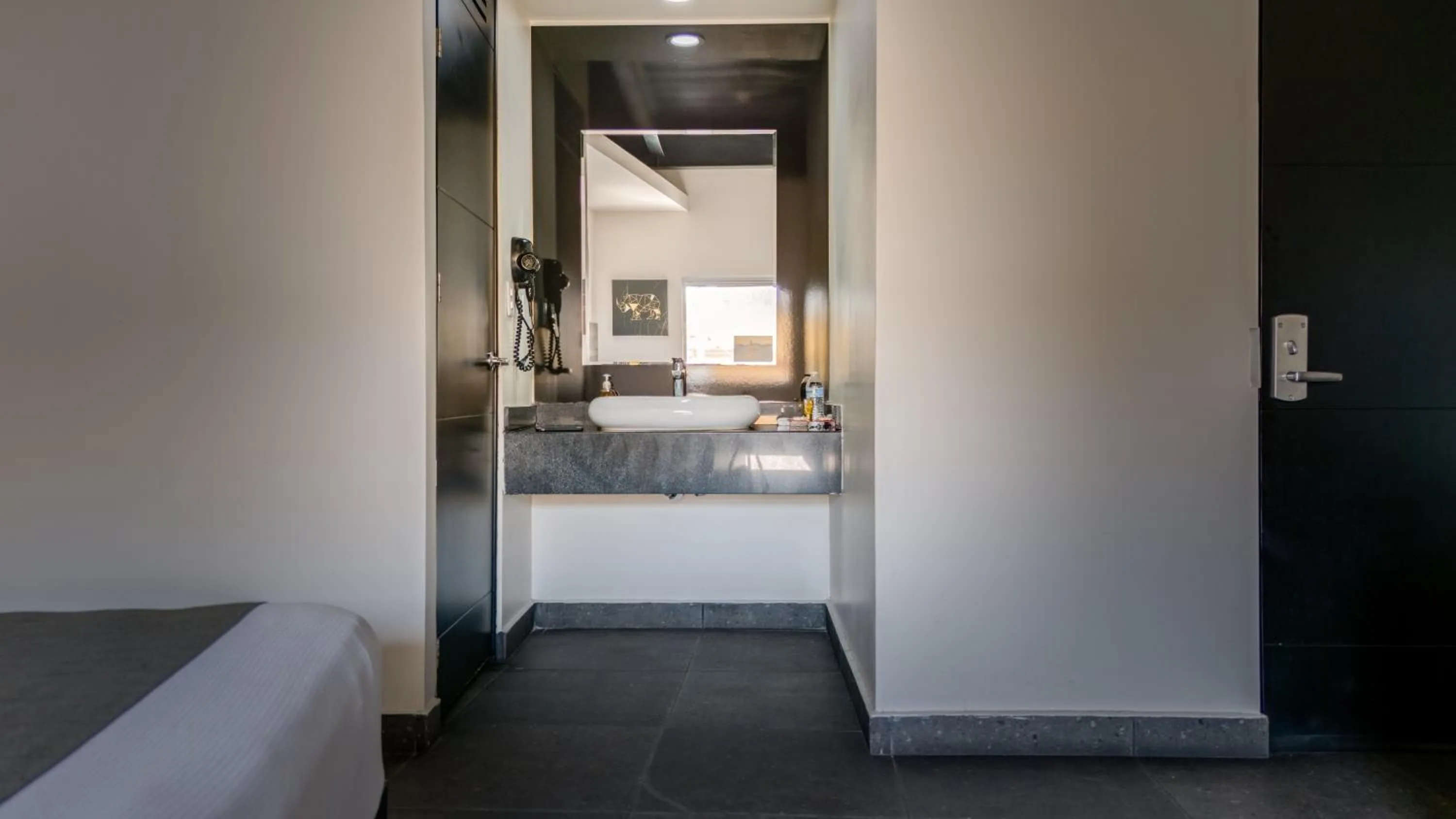 Photo of the whole room, Bed in Homesuites Malecon