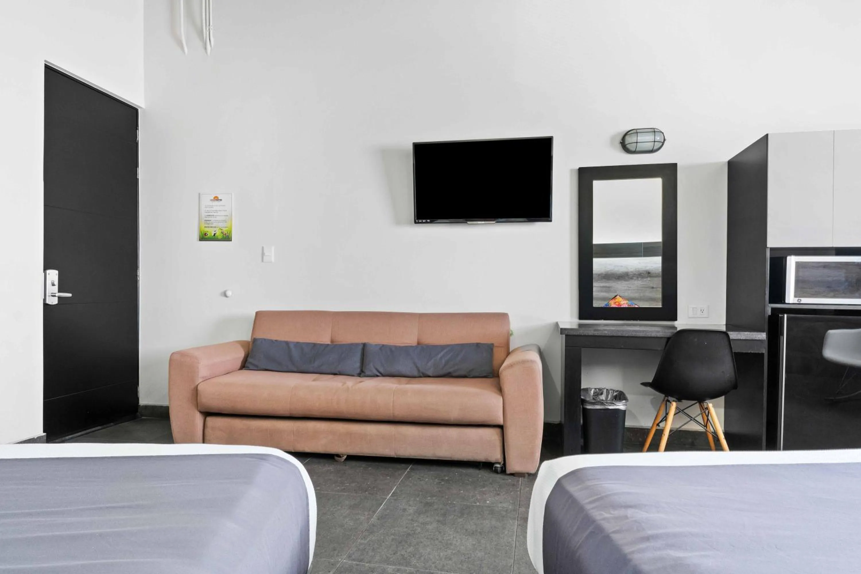 Photo of the whole room, Bed in Homesuites Malecon