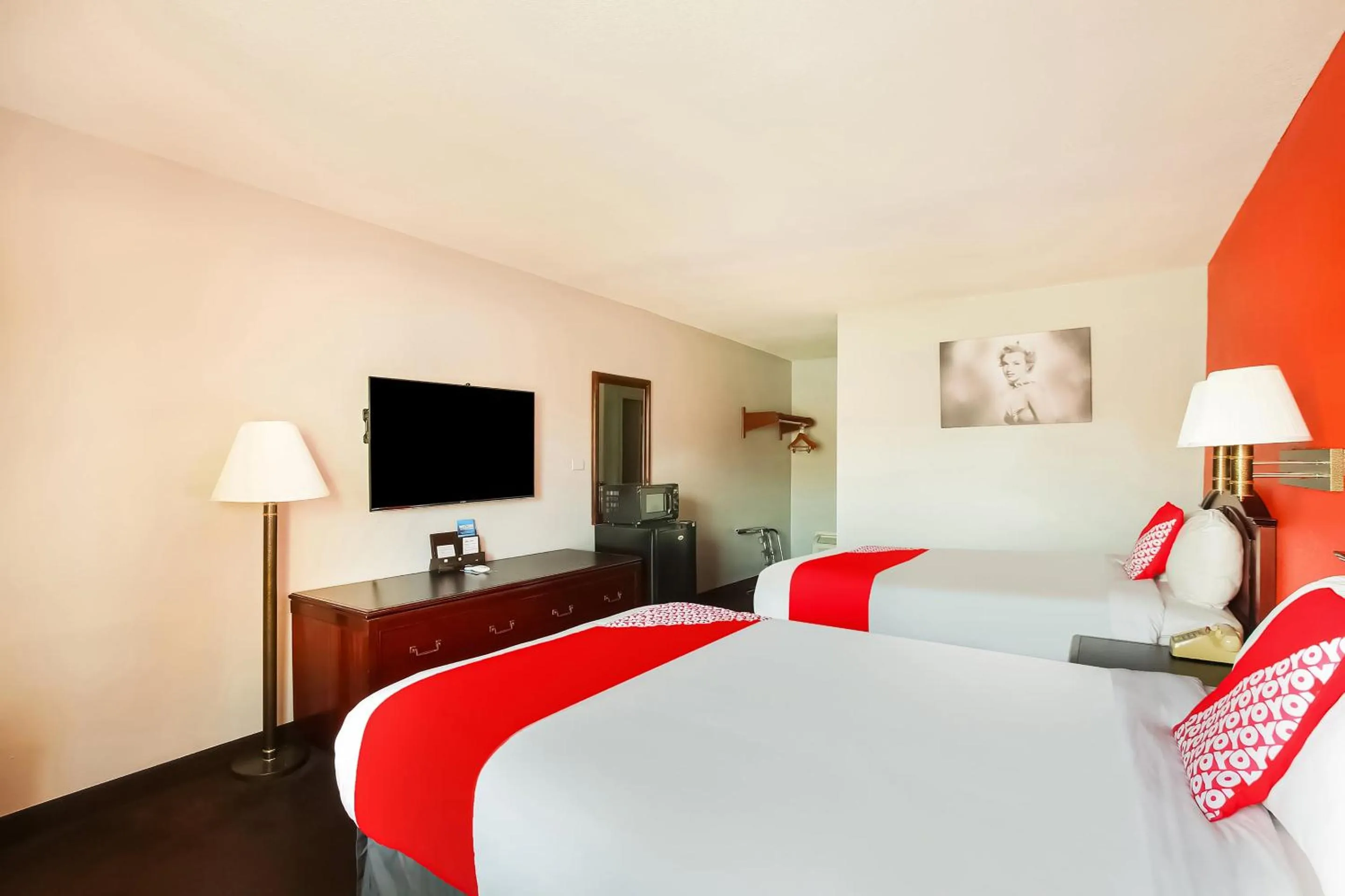 Bedroom, Bed in OYO Hotel Texarkana North Heights AR Hwy I-30