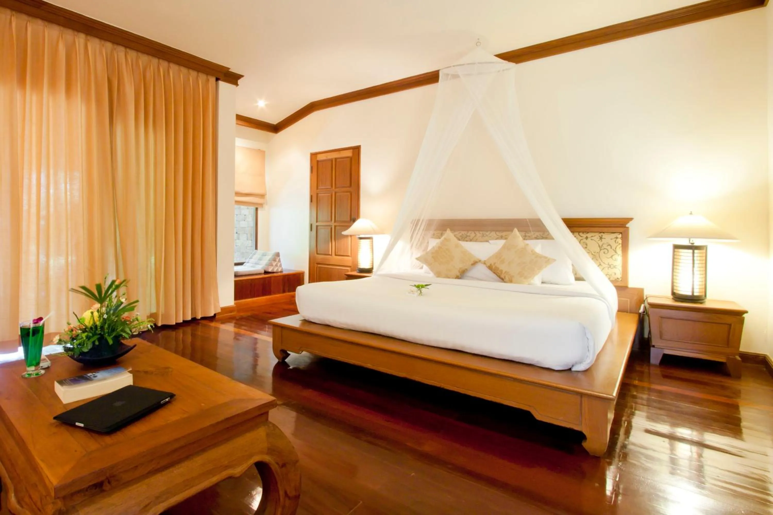 Bed in Sand Sea Resort Railay Beach