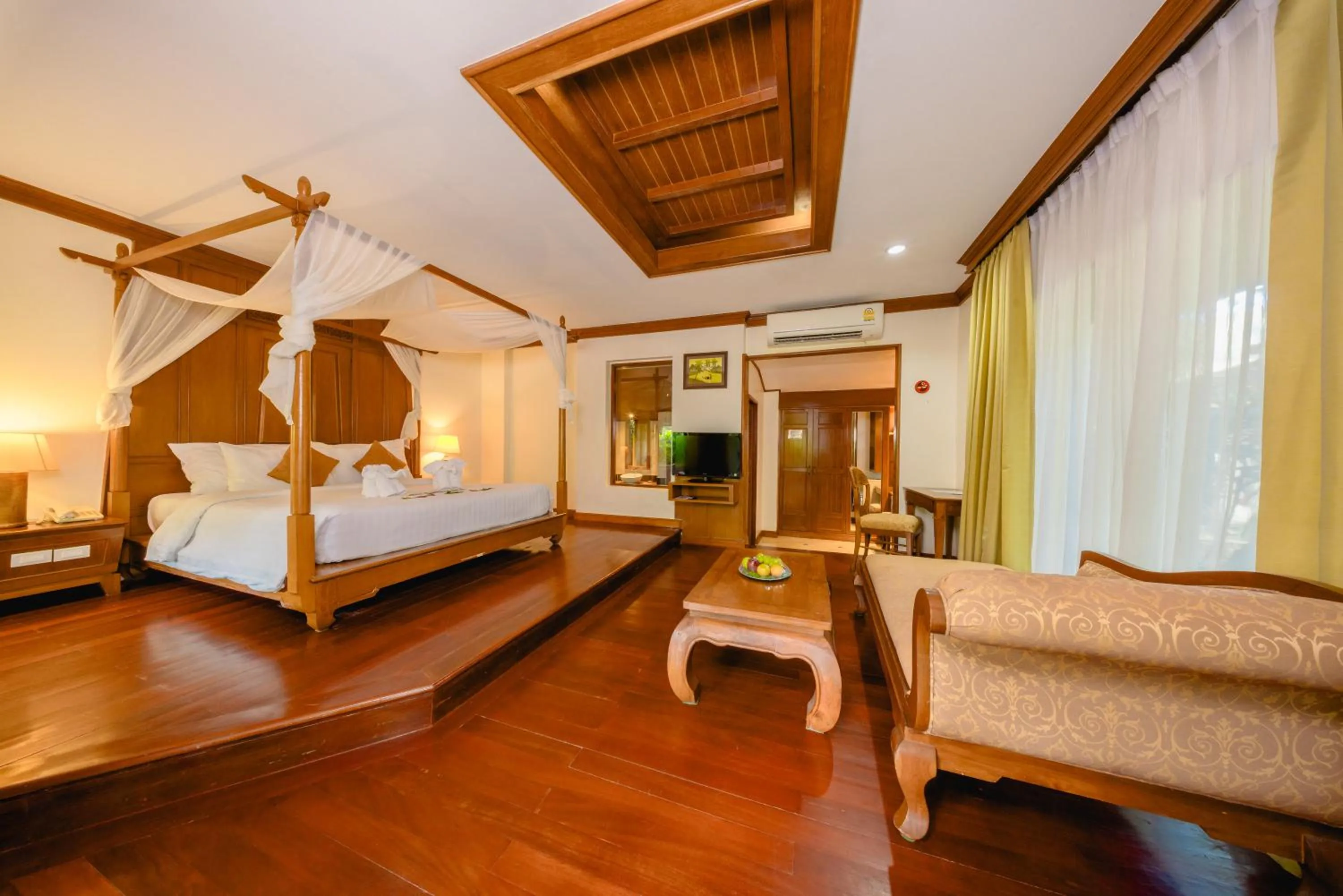 Bed in Sand Sea Resort Railay Beach