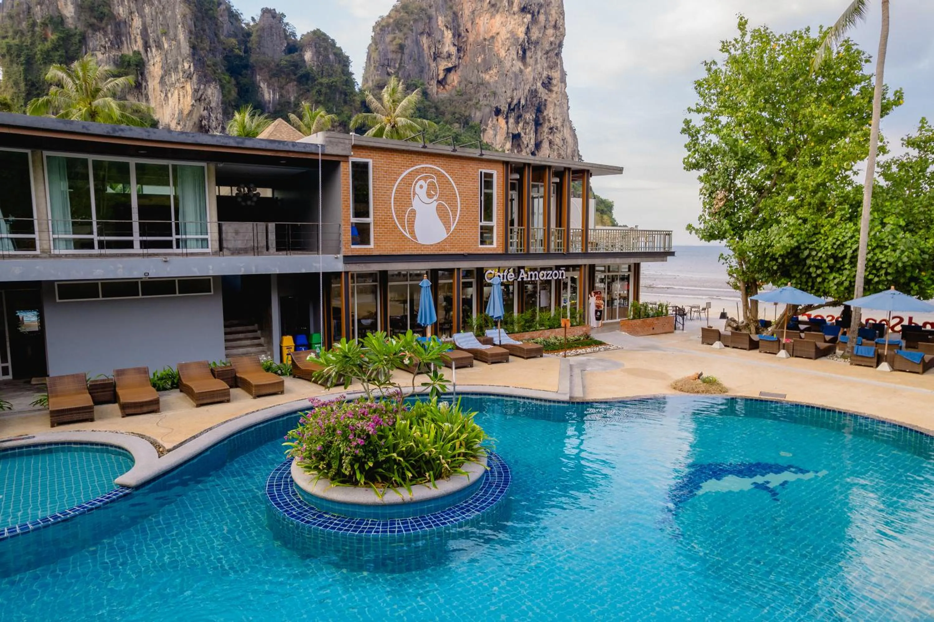 Beach in Sand Sea Resort Railay Beach