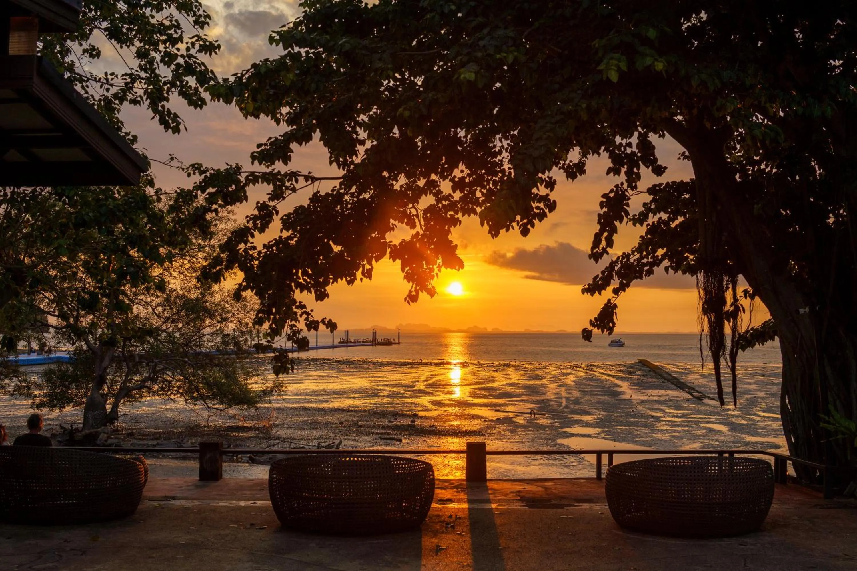 Sunrise in Sand Sea Resort Railay Beach