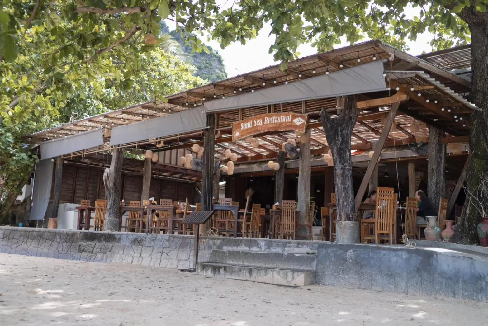 Restaurant/places to eat in Sand Sea Resort Railay Beach